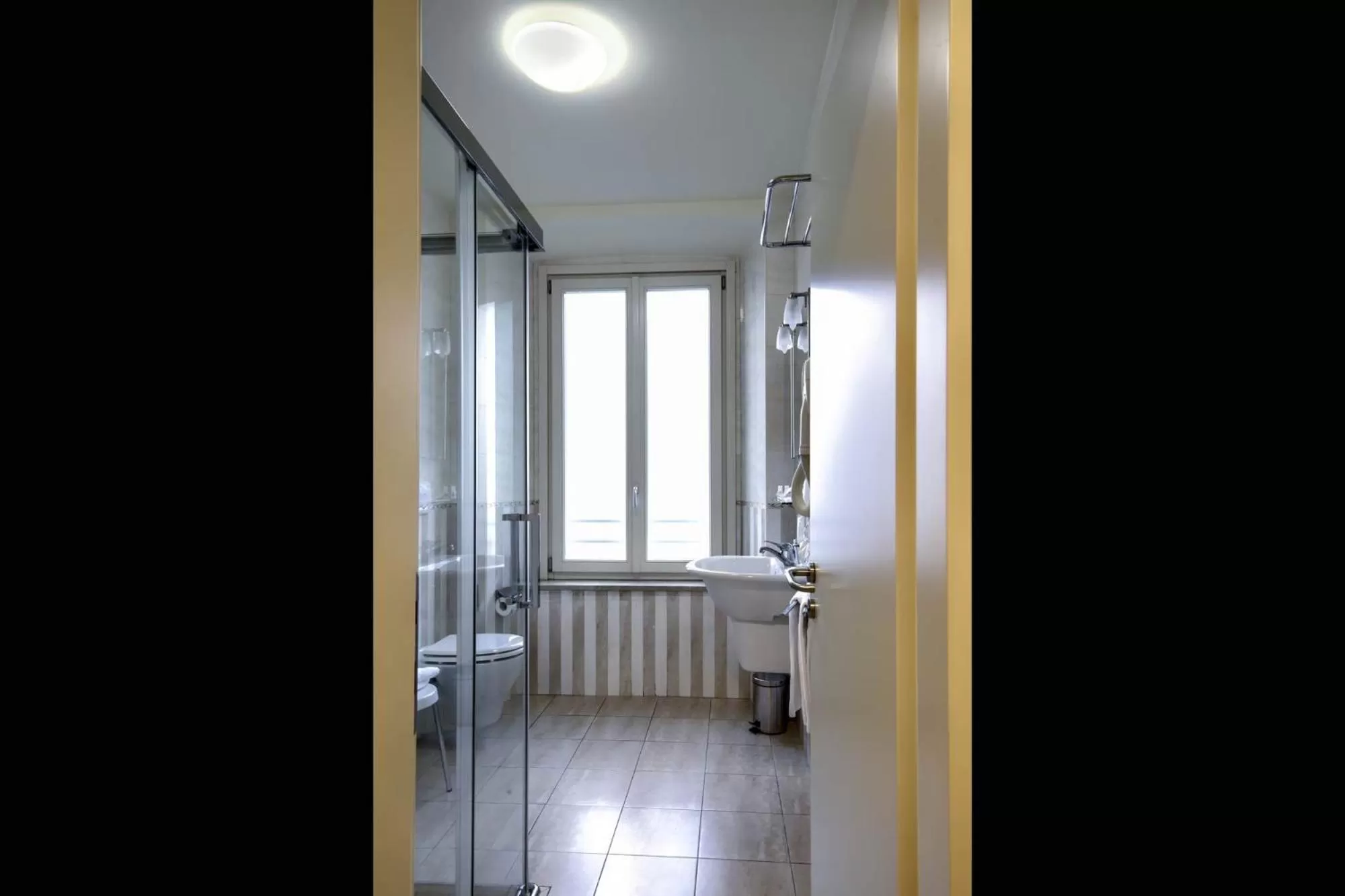 Shower in Domus Australia