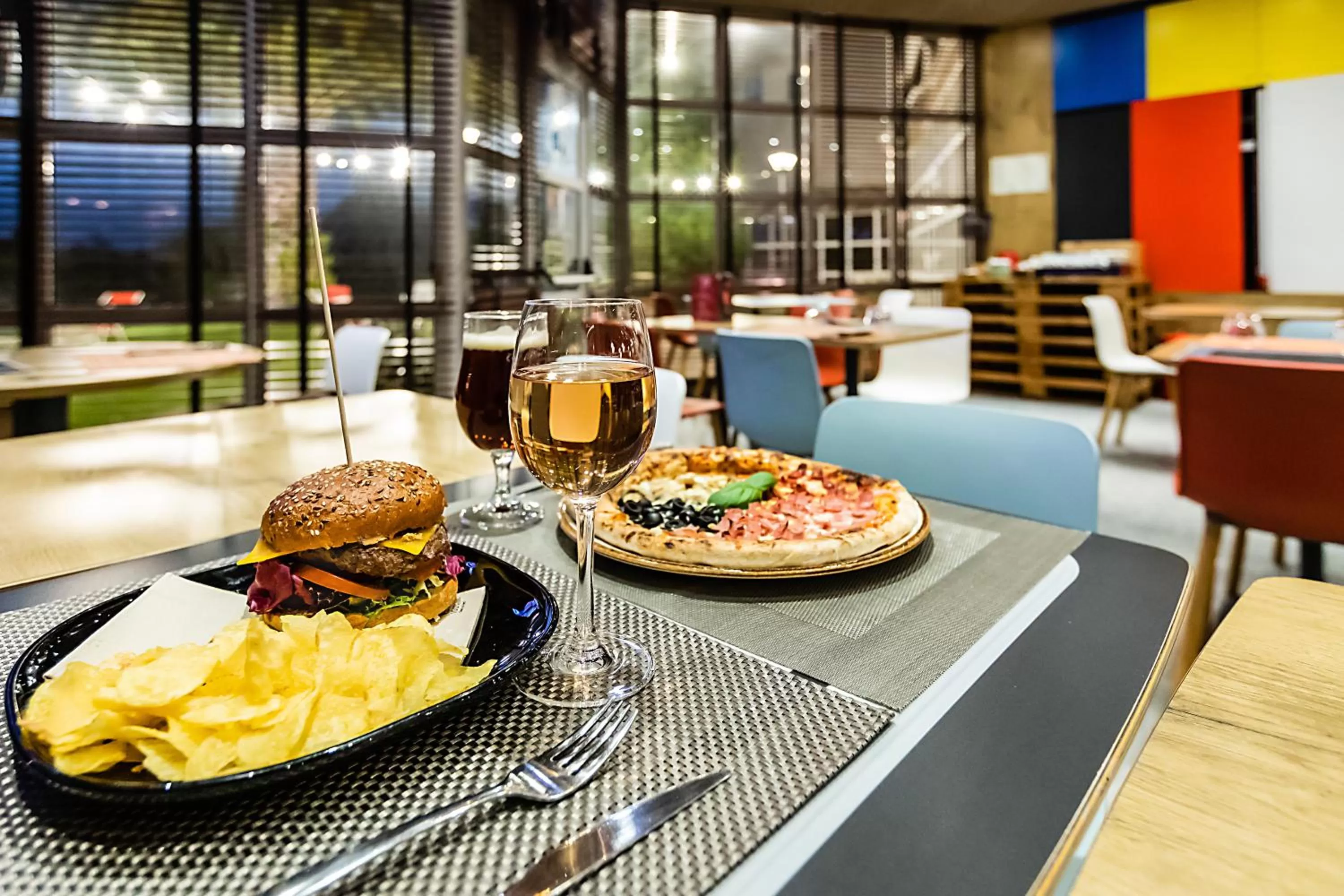 Restaurant/places to eat in Hotel ibis Porto Gaia