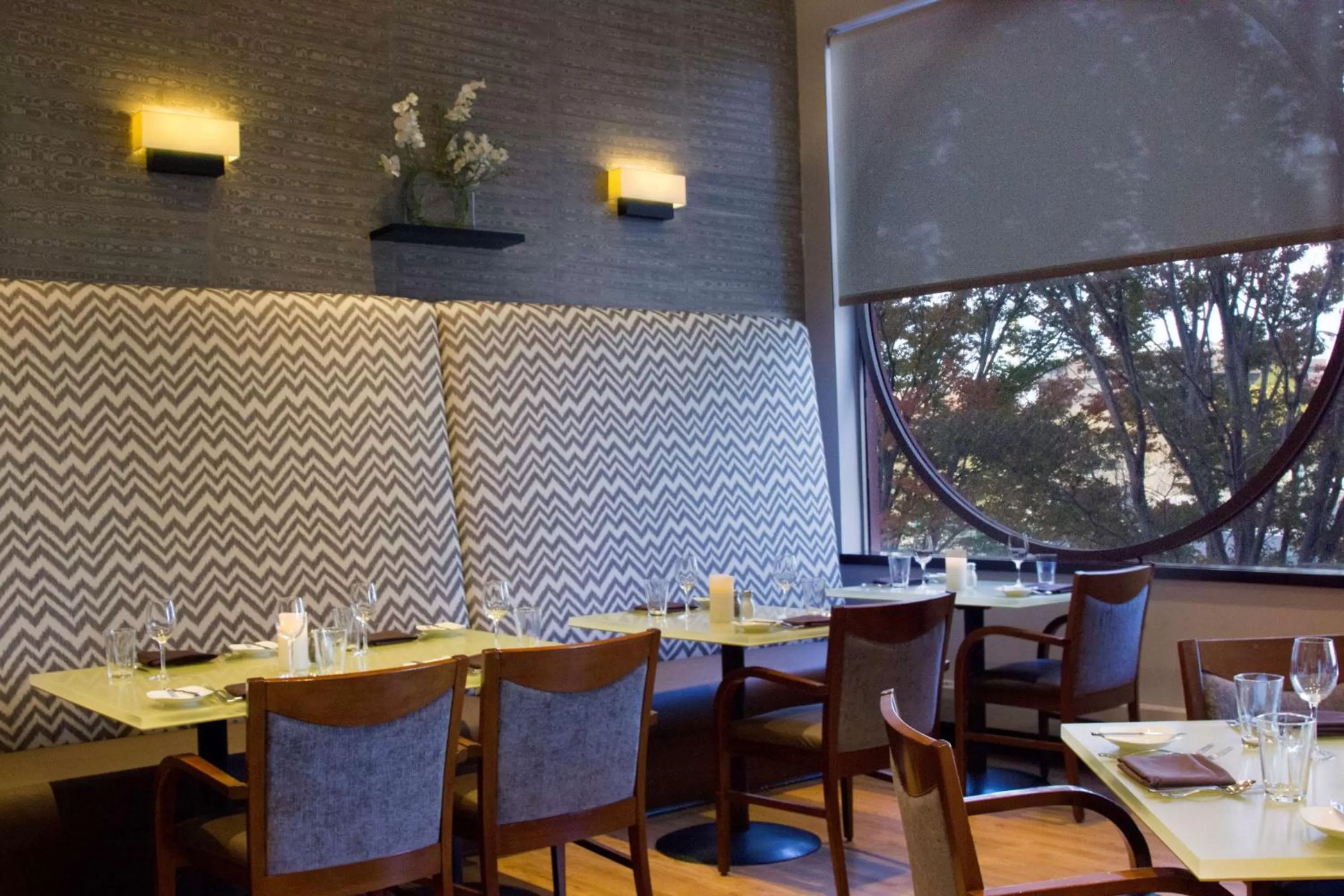 Restaurant/places to eat in DoubleTree Suites by Hilton Hotel Boston - Cambridge