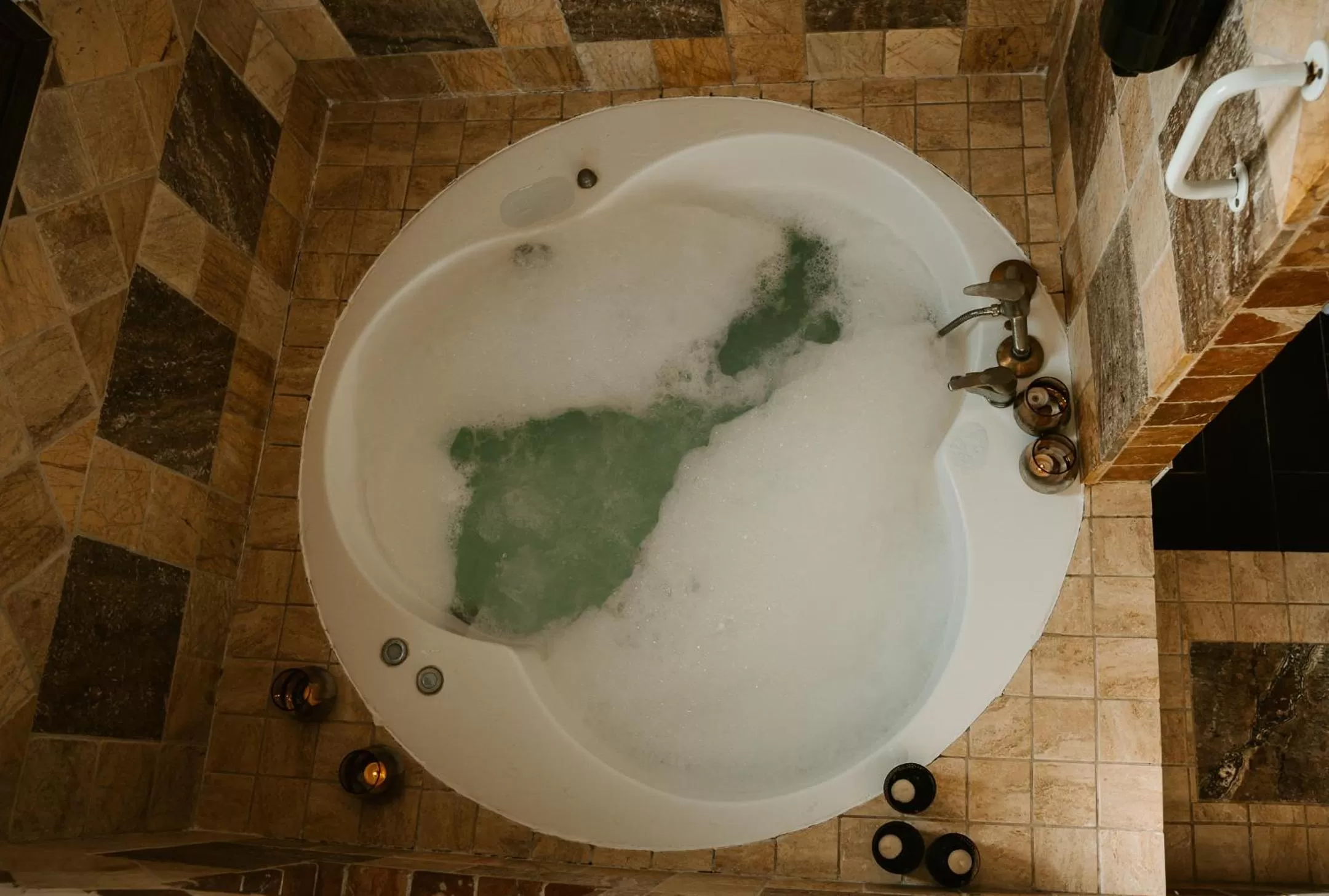 Hot Tub in Hospedería Ballesteros