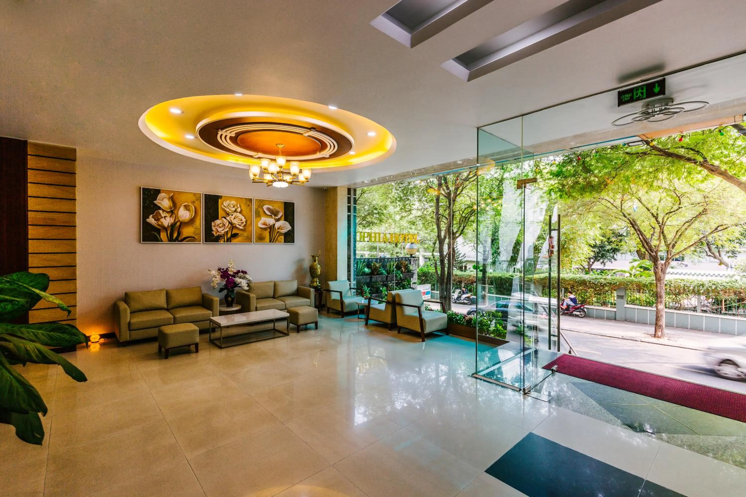 Living room, Lobby/Reception in Sophia Hotel