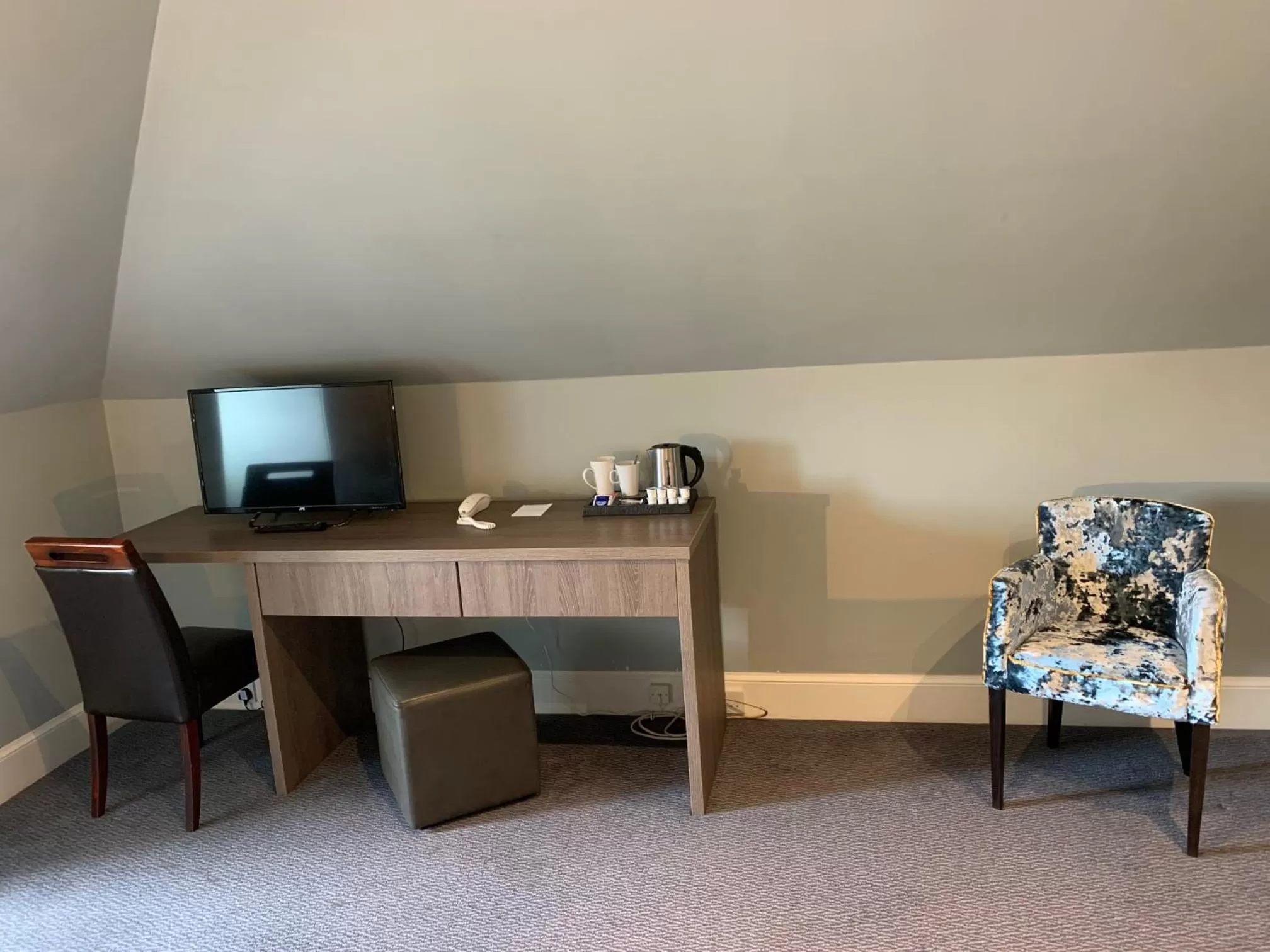 TV and multimedia in The Royal Hotel Elgin