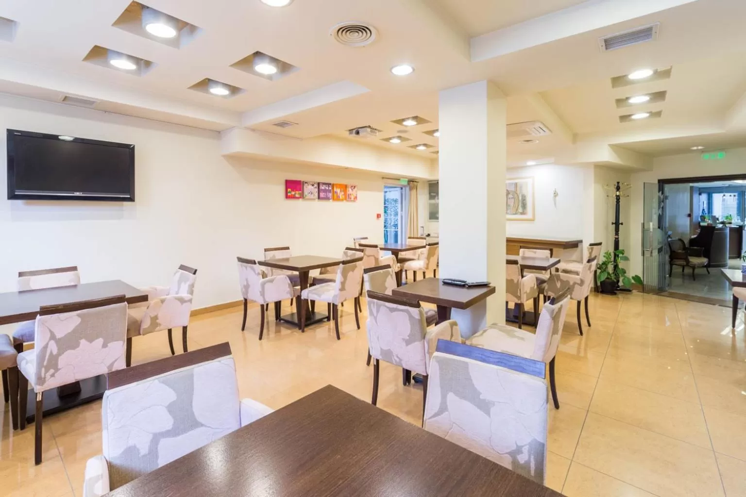 Restaurant/places to eat in Lido Hotel