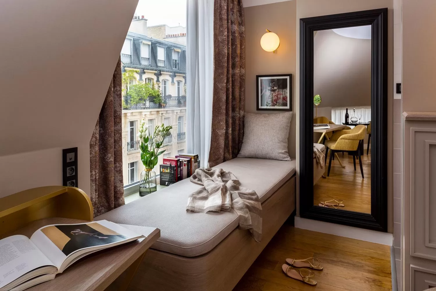 Seating area, Bed in XO Hotel Paris