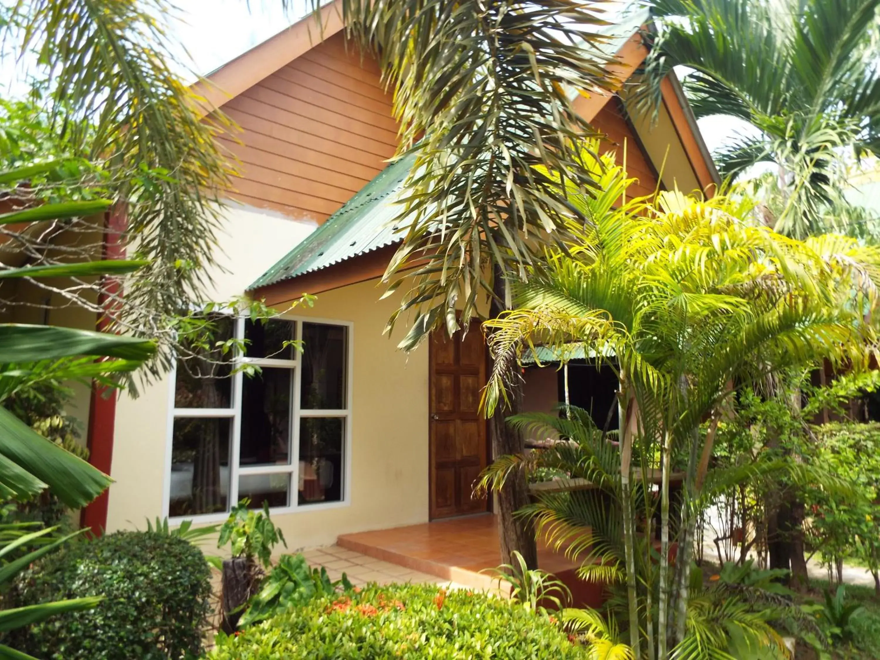 Superior Twin Room with Garden View in Lanta Riviera Beach Resort Superior Twin Room with Garden View in Lanta Riviera Beach Resort