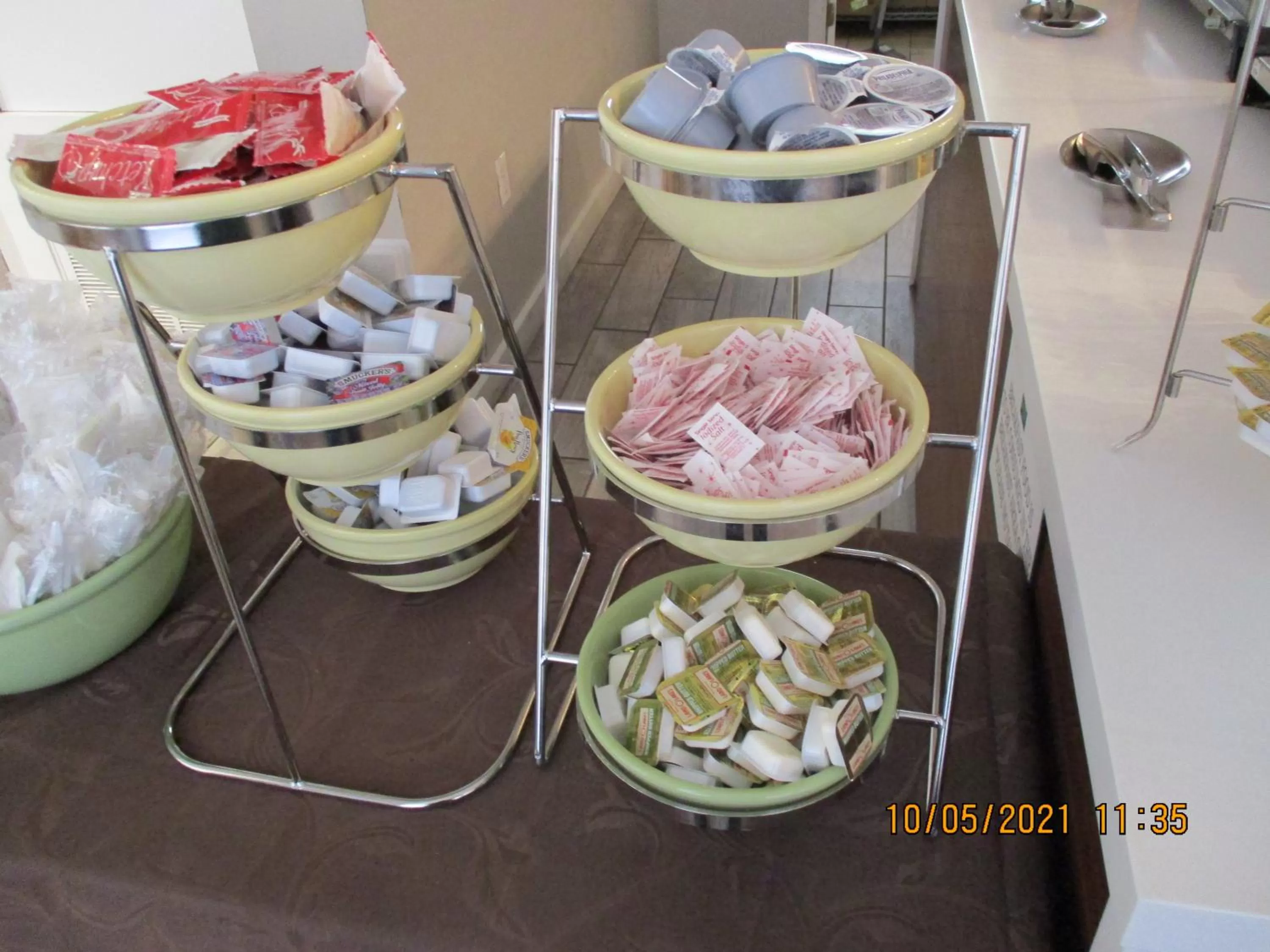 Buffet breakfast in Quality Inn & Suites Kissimmee by The Lake