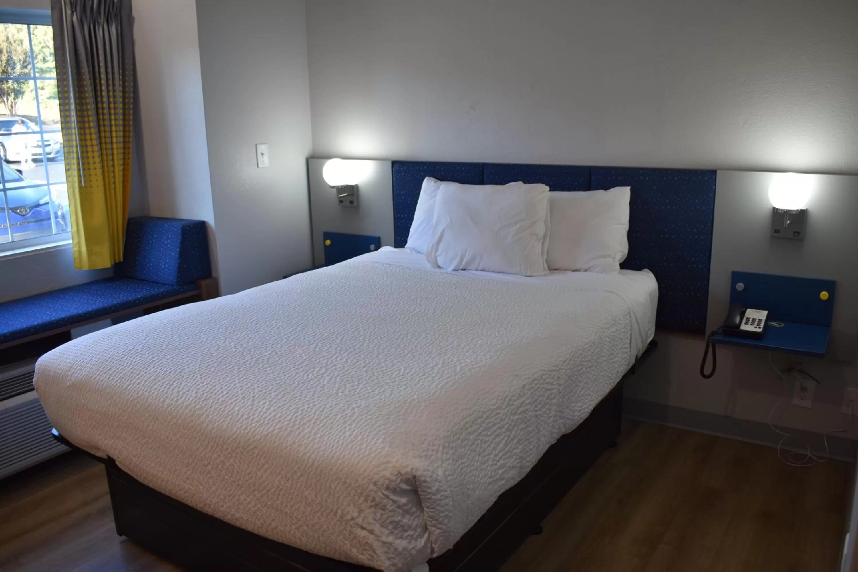 Bed in Microtel Inn & Suites by Wyndham Stockbridge/Atlanta I-75