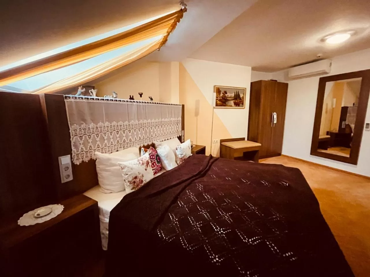 Bed in Tante ALMA's Mannheimer Hotel