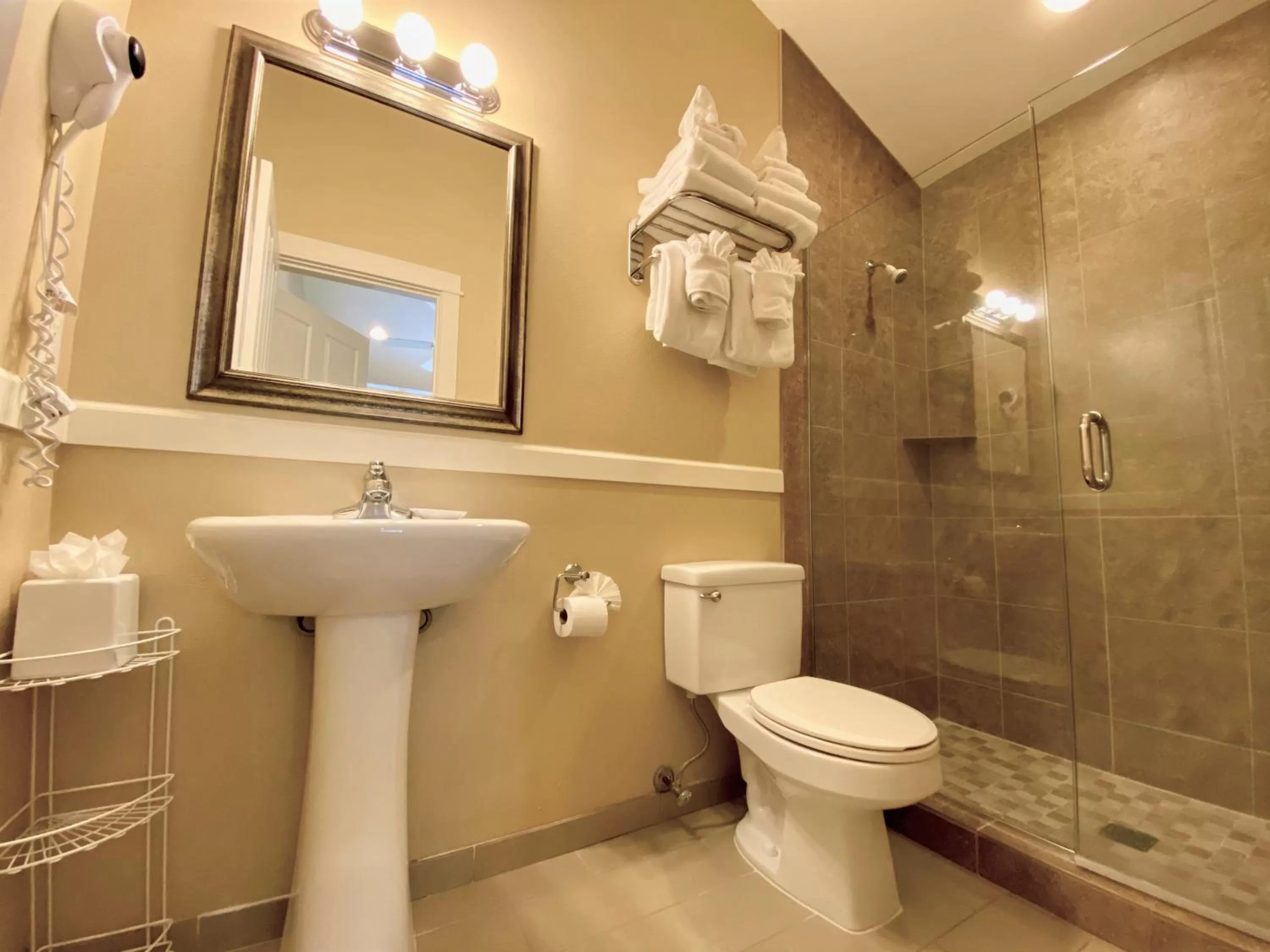 Shower in Lighthouse Inn