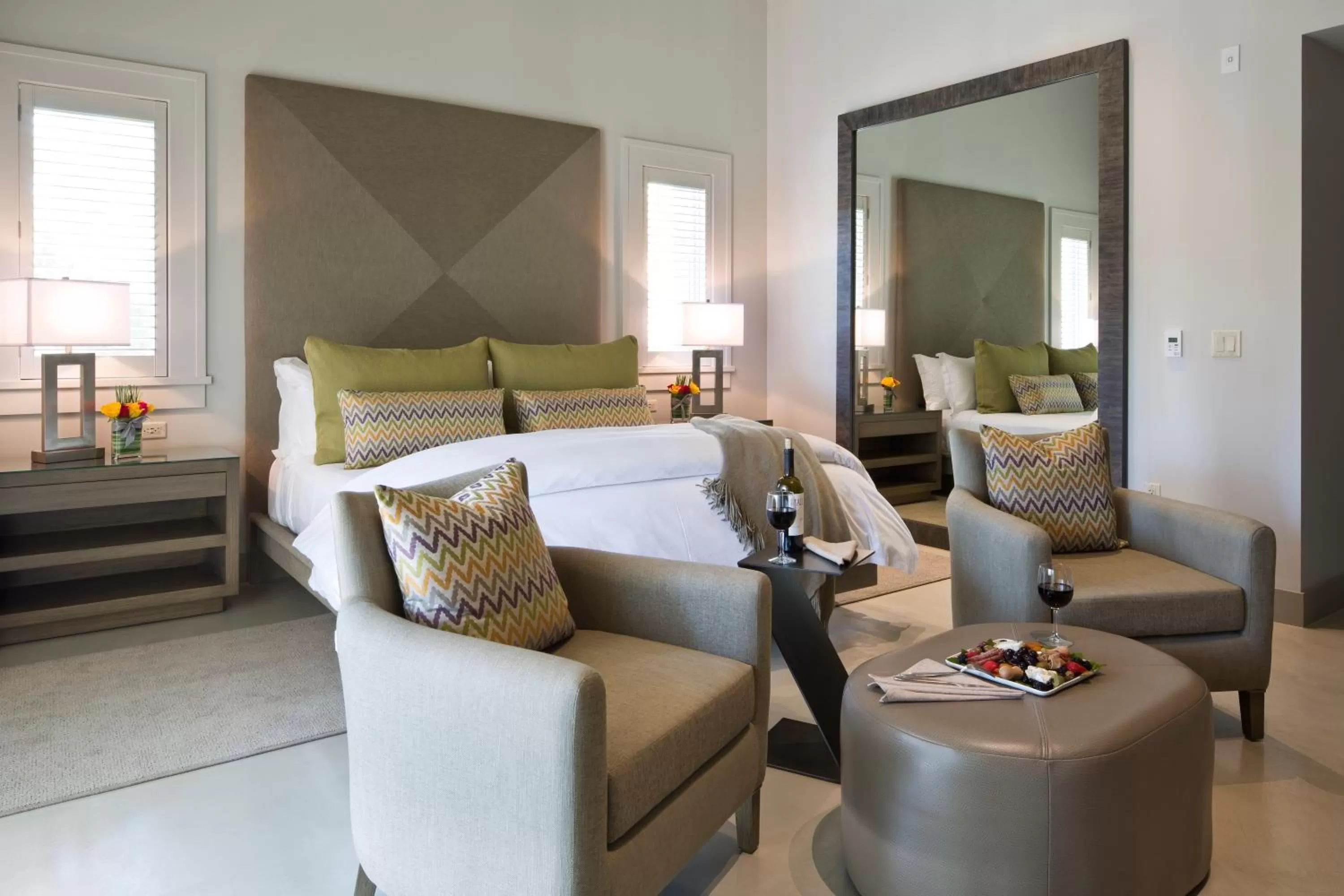 Photo of the whole room in SENZA Hotel