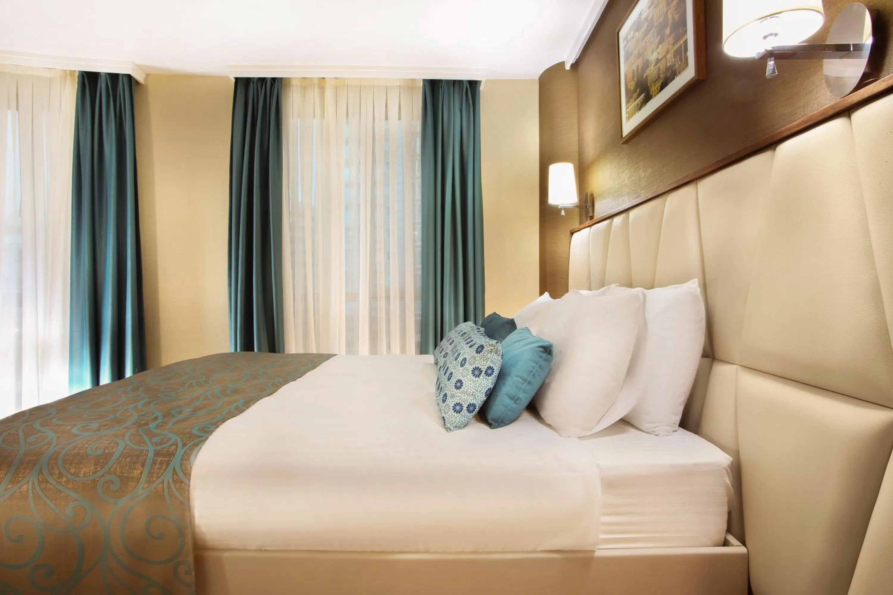 Shower in Mard-inn Hotel