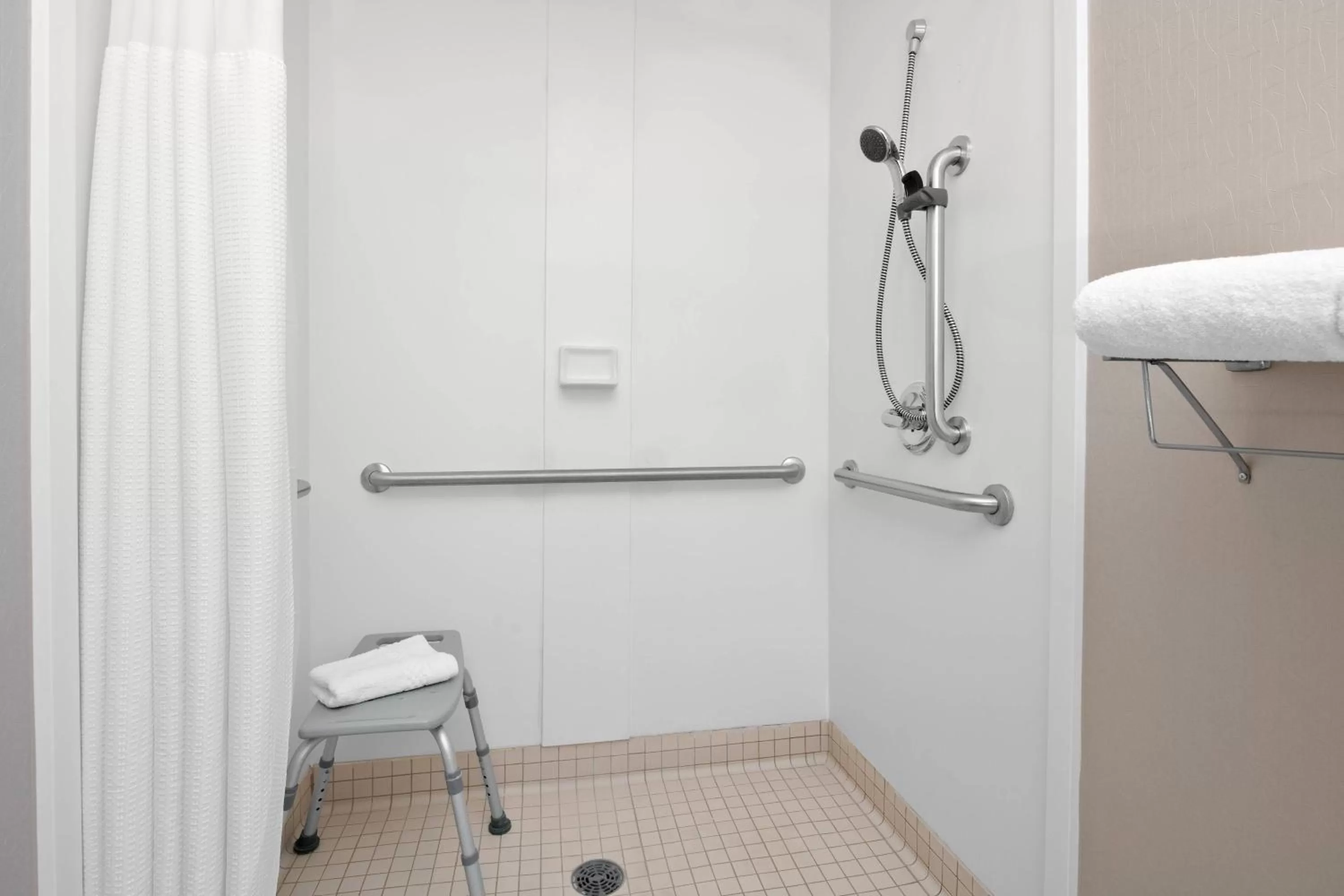 Bathroom in SpringHill Suites by Marriott Chicago O'Hare