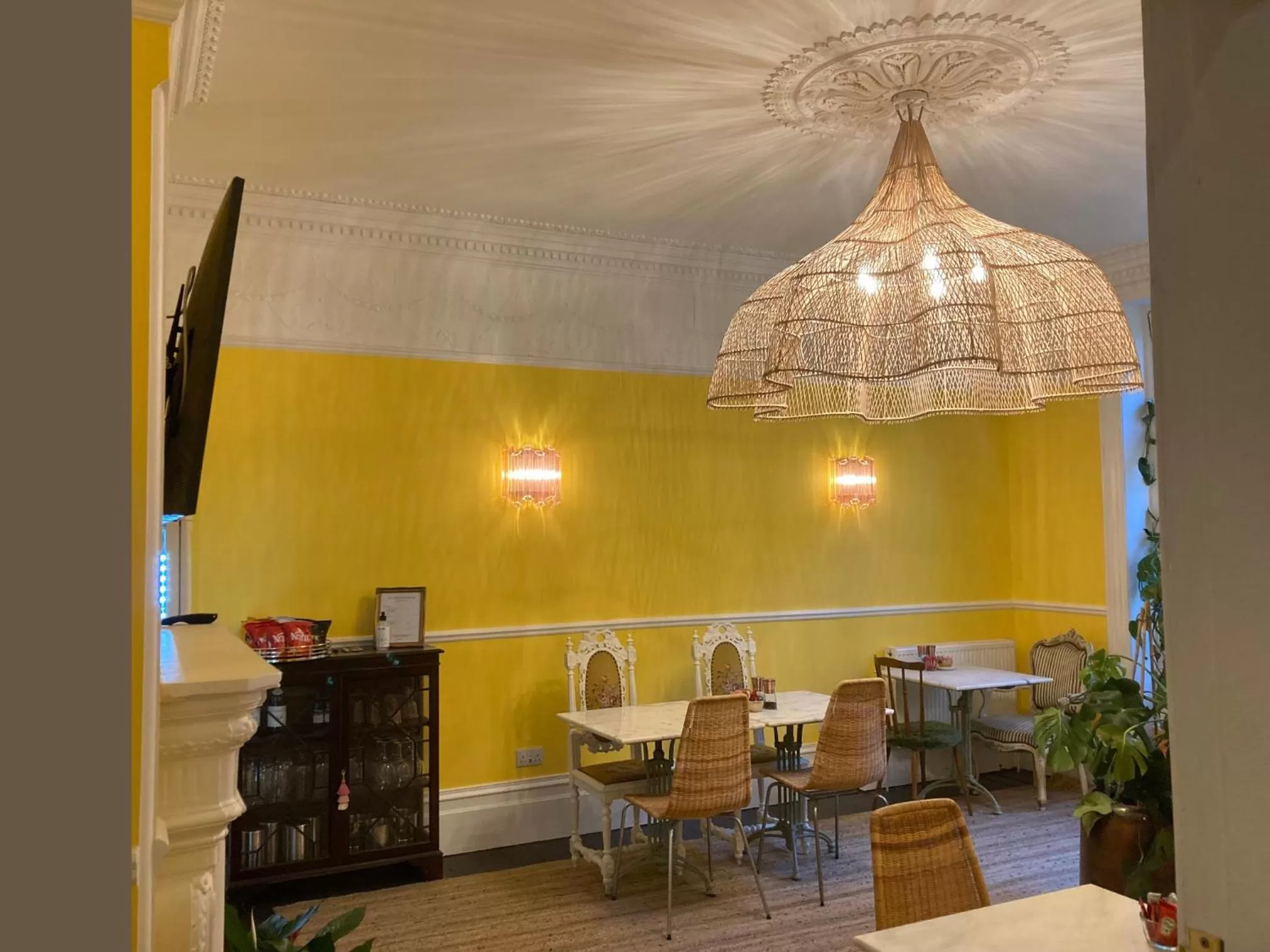 Restaurant/Places to Eat in 15 Grosvenor