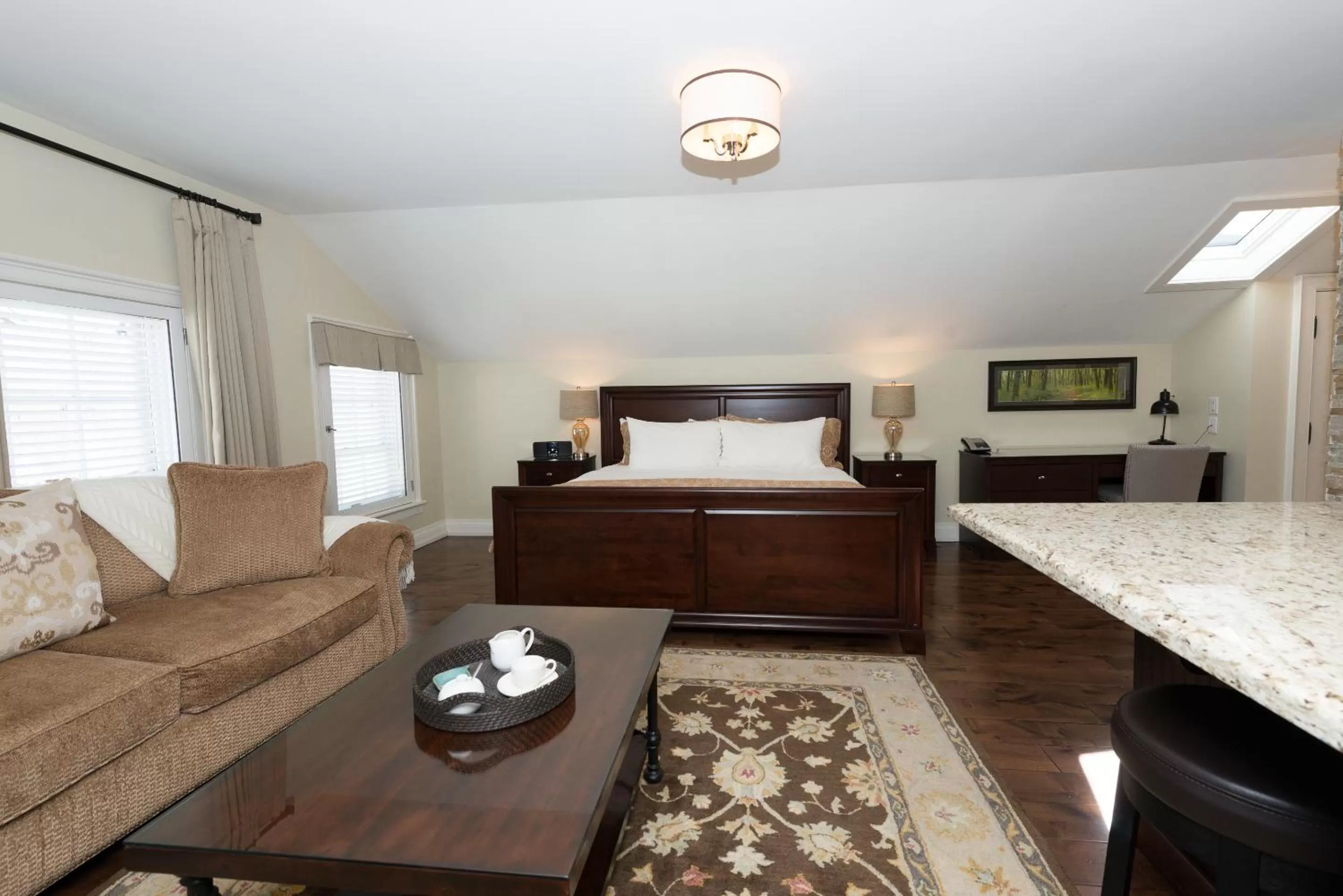 Living room, Bed in 124 on Queen Hotel & Spa