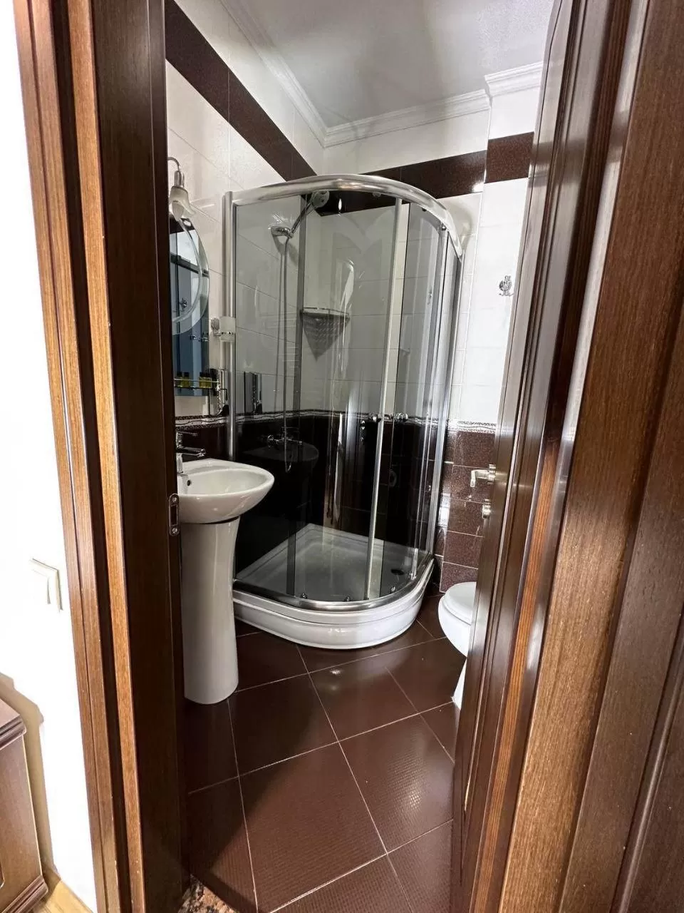 Shower in Eiffel Hotel