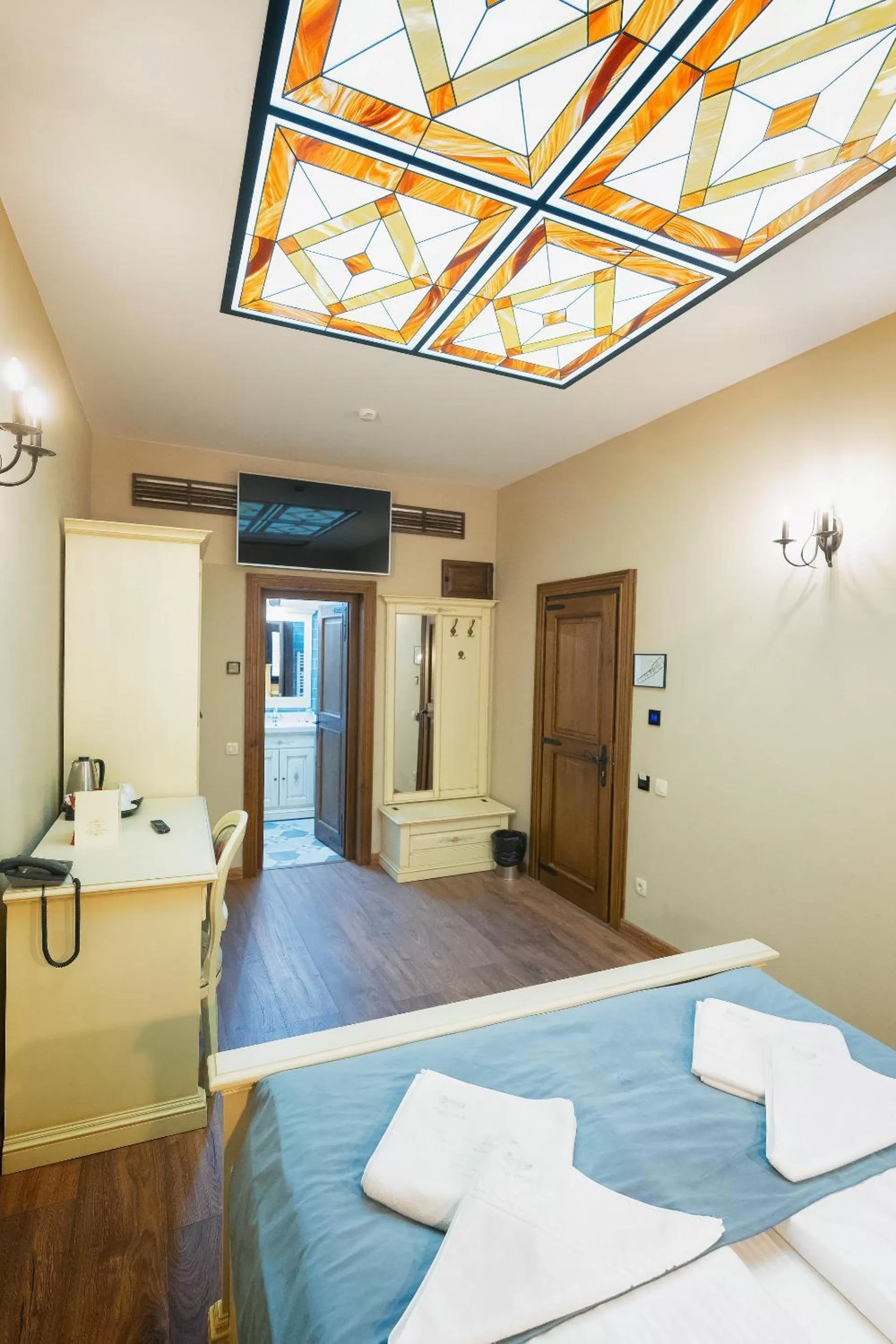 Bed in HOTEL BOUTIQUE CASA CHITIC -HOTEL AND RESTAURANT Str Johann Gott nr7