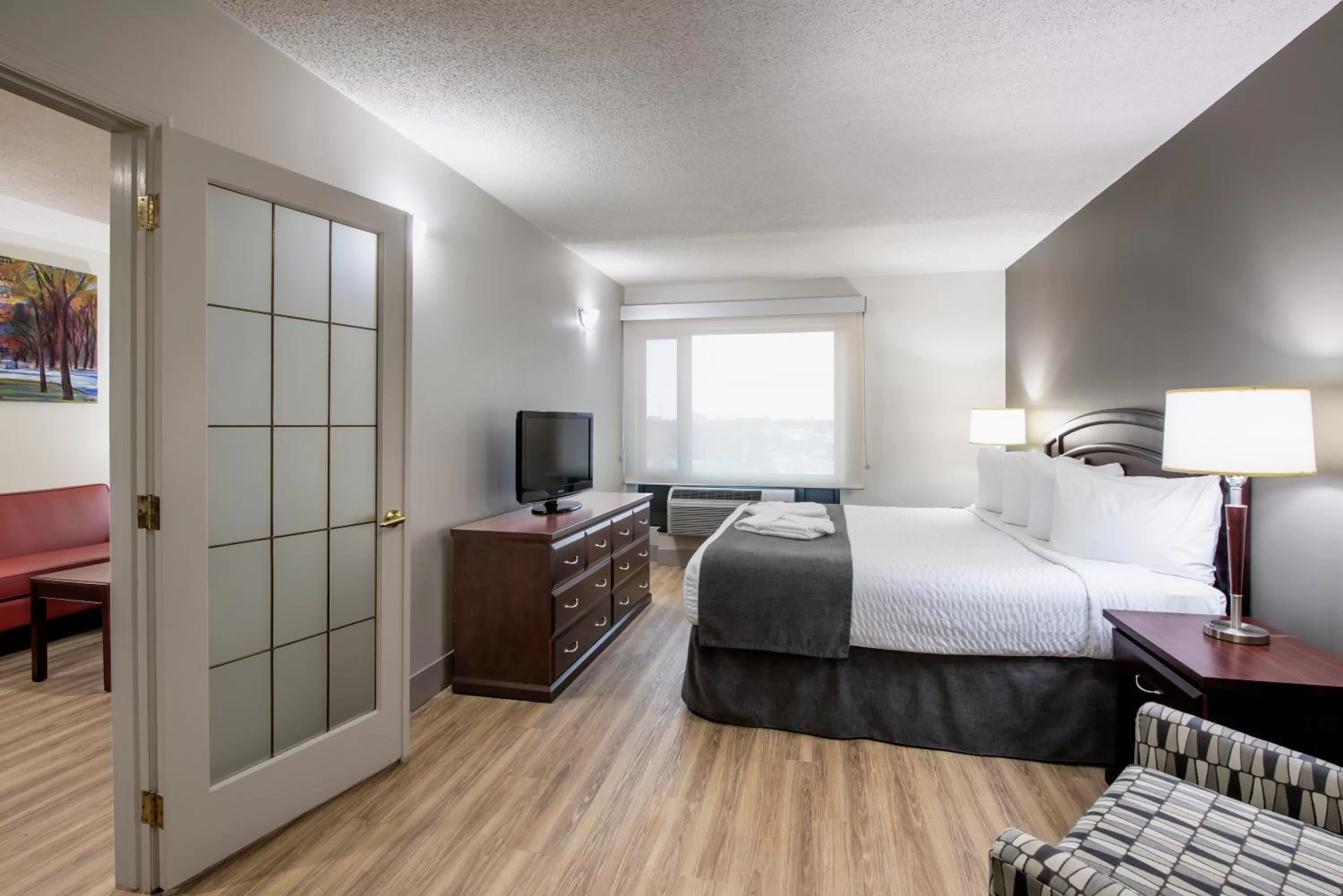 Photo of the whole room, Bed in Viscount Gort Hotel, Banquet & Conference Centre