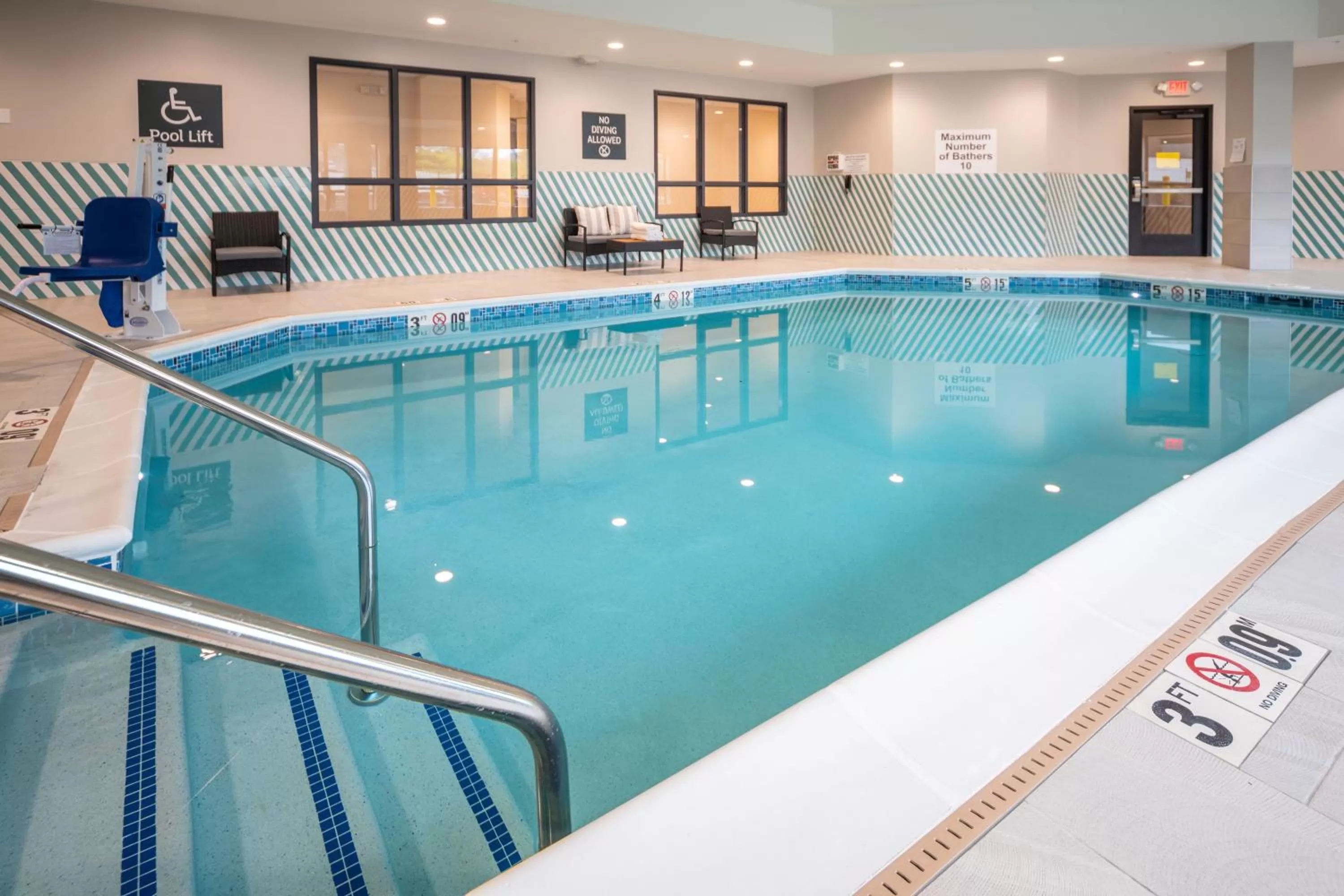 Swimming pool in Holiday Inn St Louis - Creve Coeur by IHG
