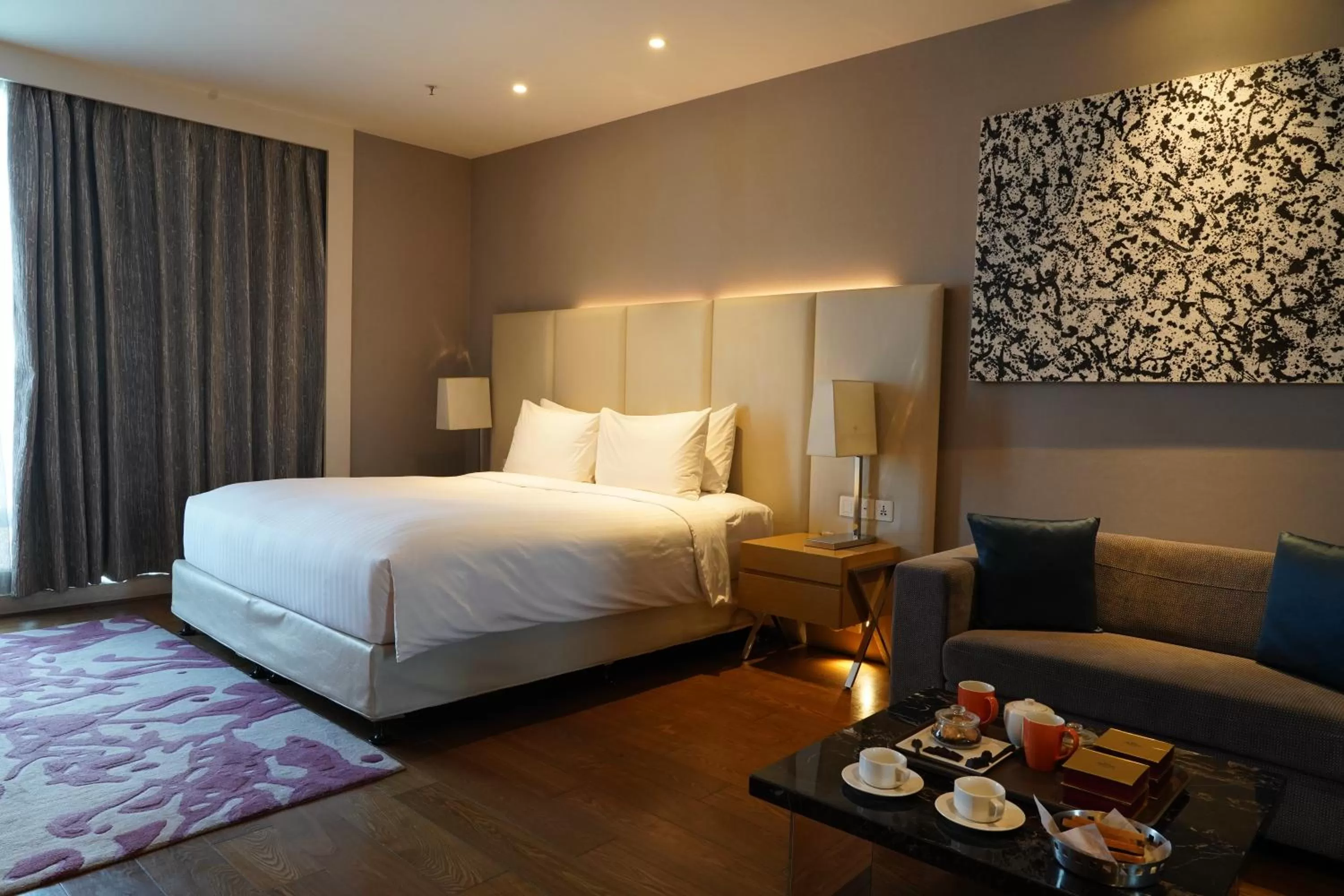 Food and drinks, Bed in Marriott Executive Apartments Hyderabad