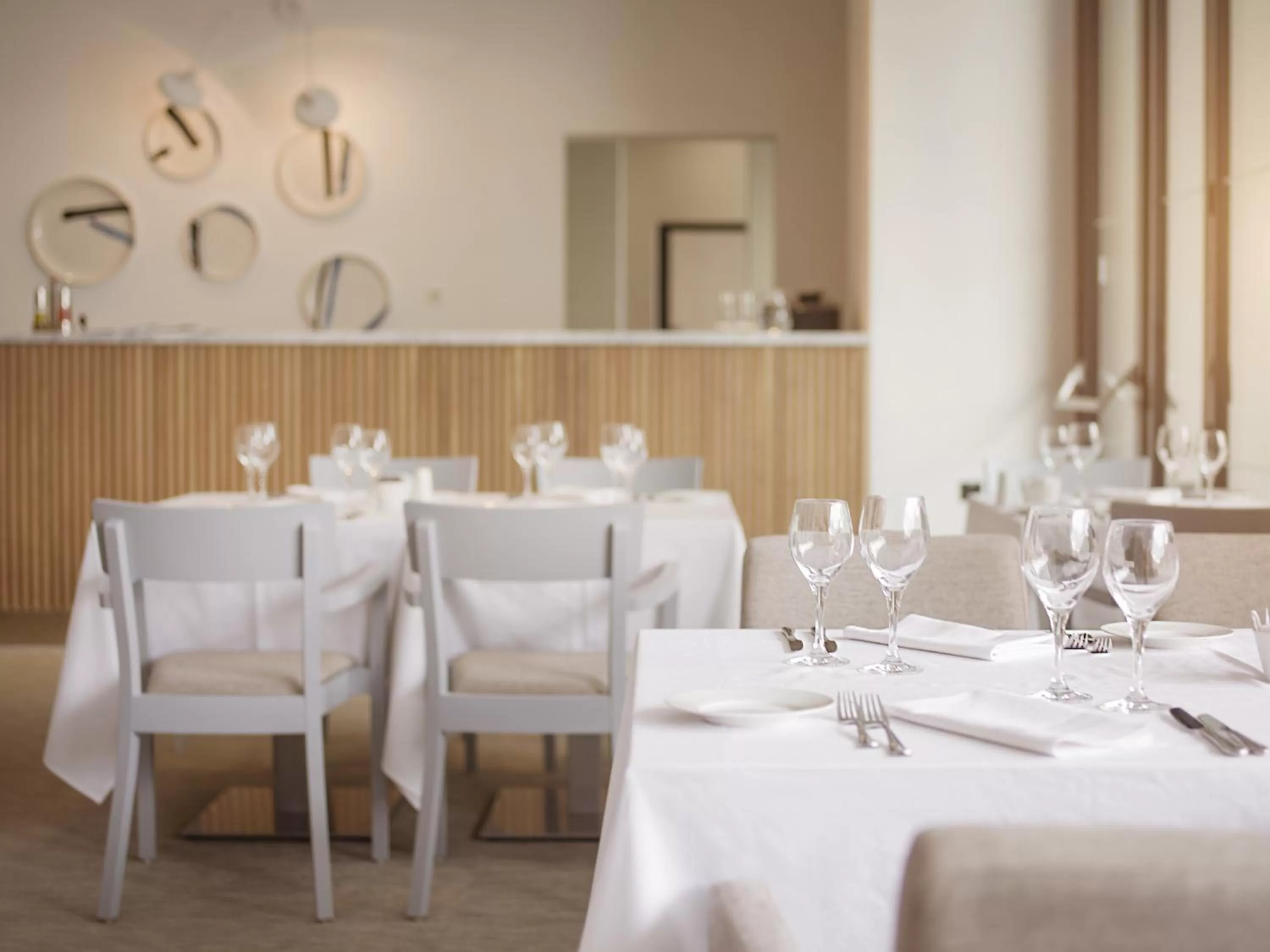 Restaurant/places to eat in Hotel Kompas