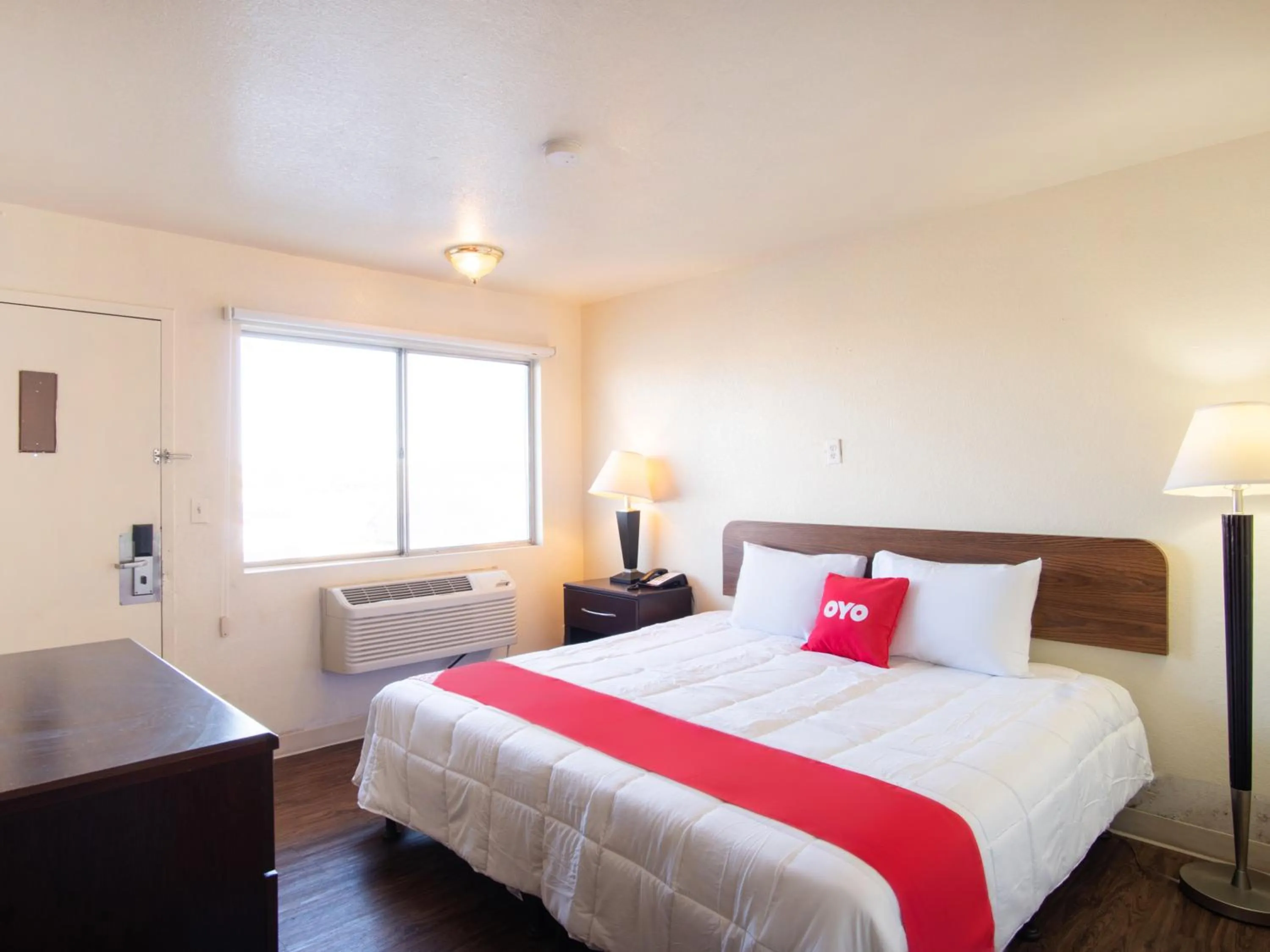 Bedroom, Bed in OYO Hotel Oklahoma City Northeast