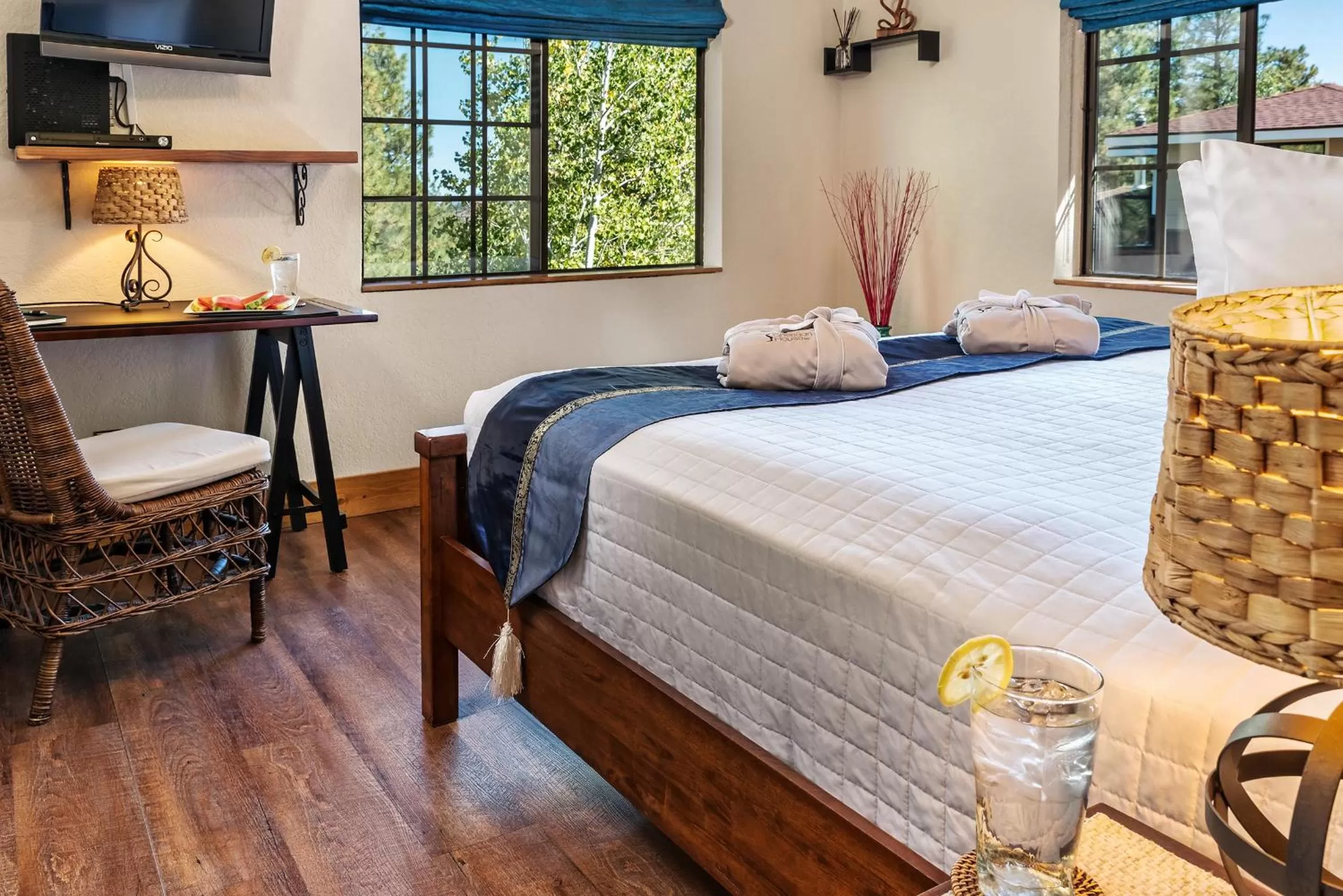 Bed in Sheridan House Inn- Adult Only Accommodation