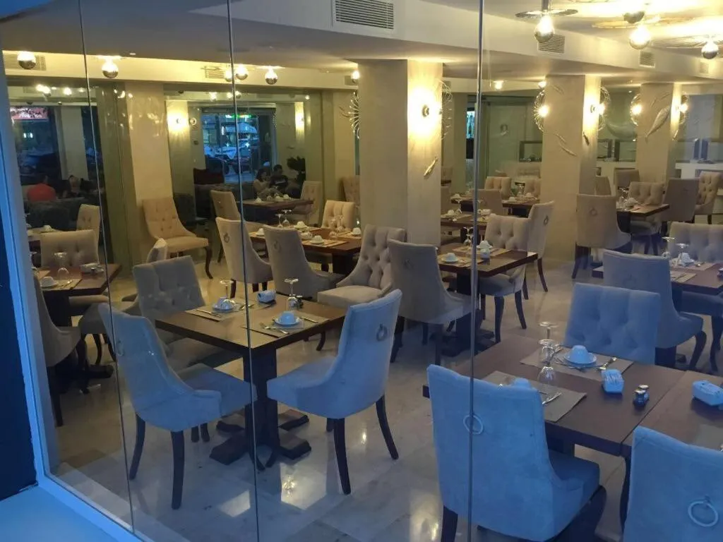 Restaurant/places to eat in Essence Hotel Boutique
