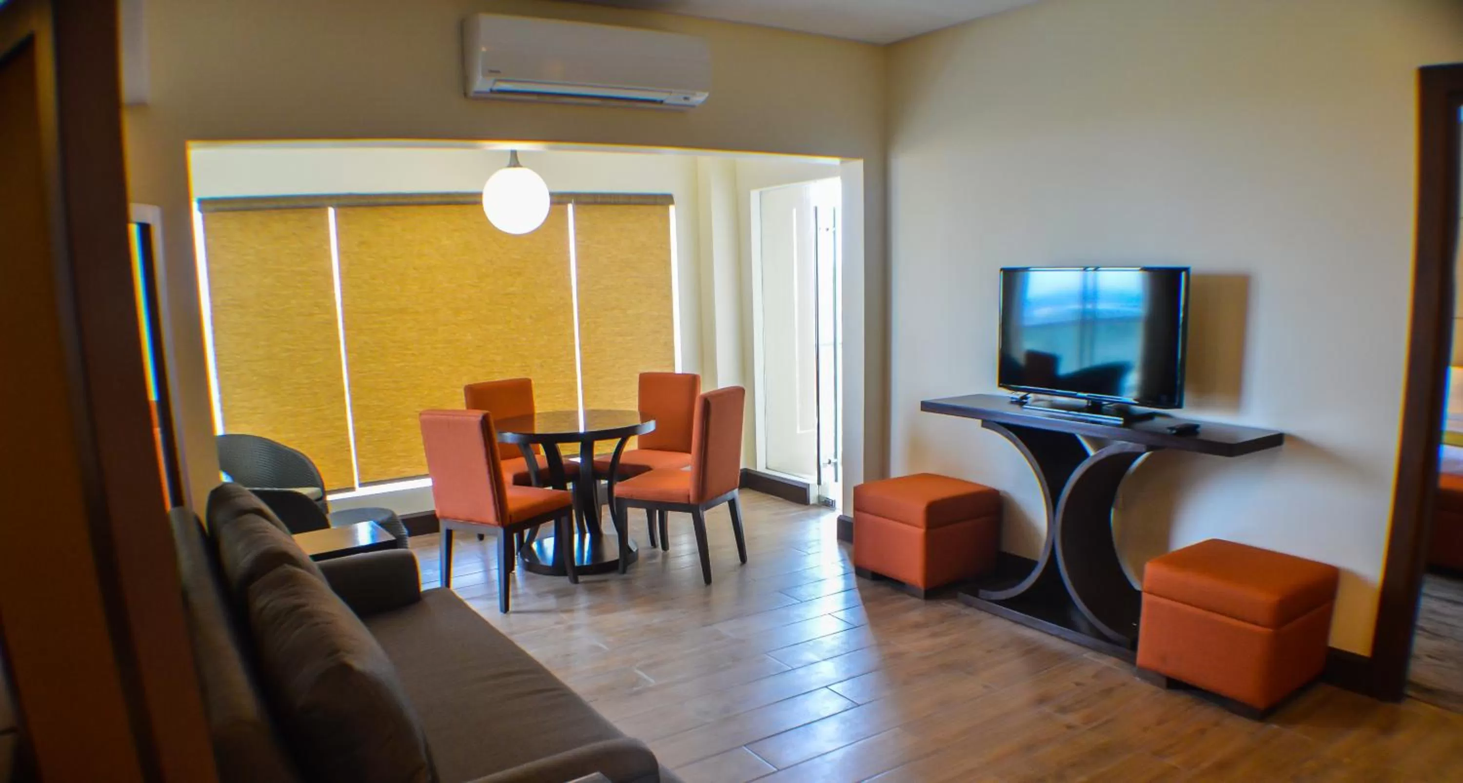 Bedroom in Hotel Monticello Tagaytay