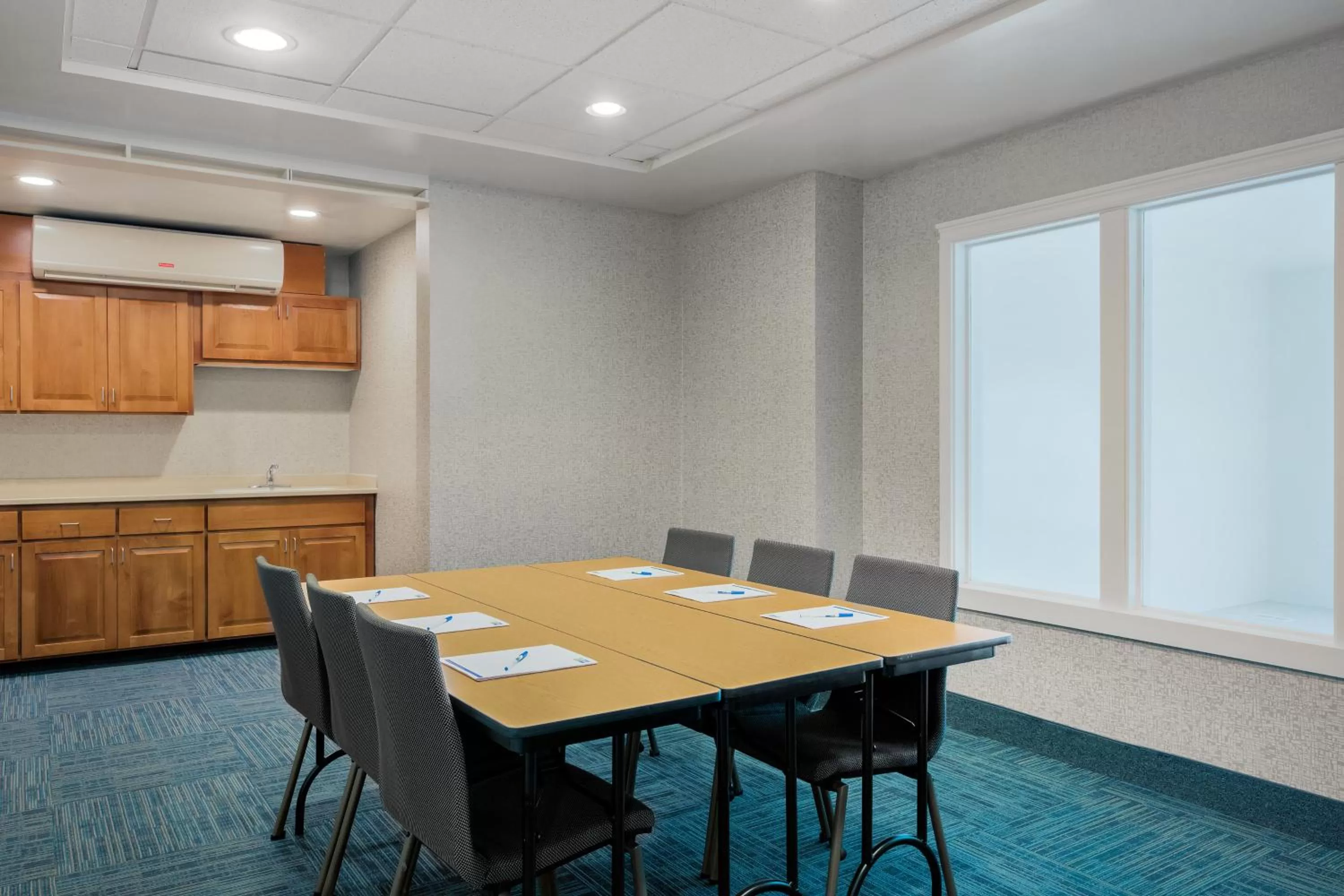 Meeting/conference room in Holiday Inn Express Hotel & Suites Oroville Southwest by IHG