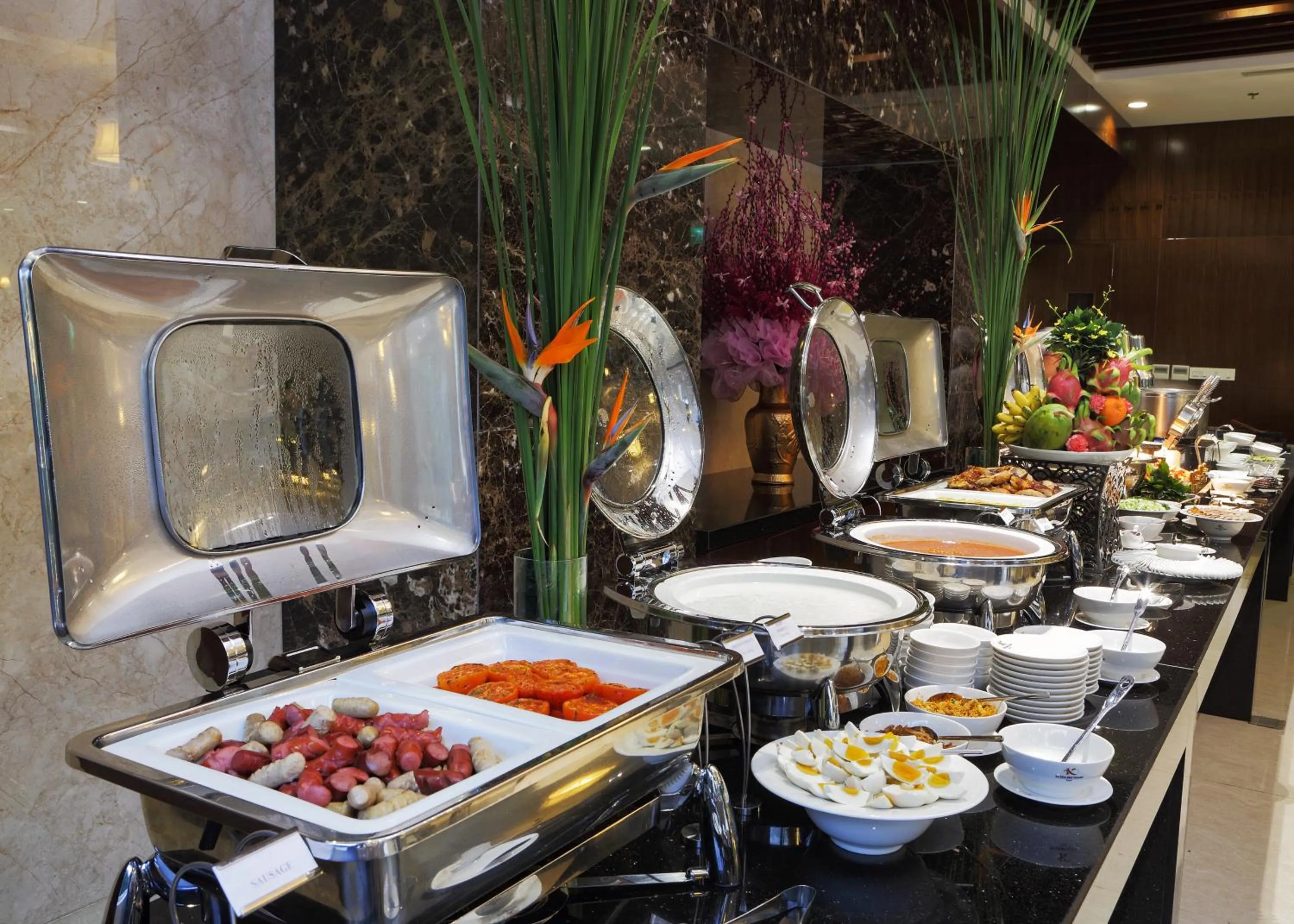 Restaurant/places to eat in Central Palace Hotel