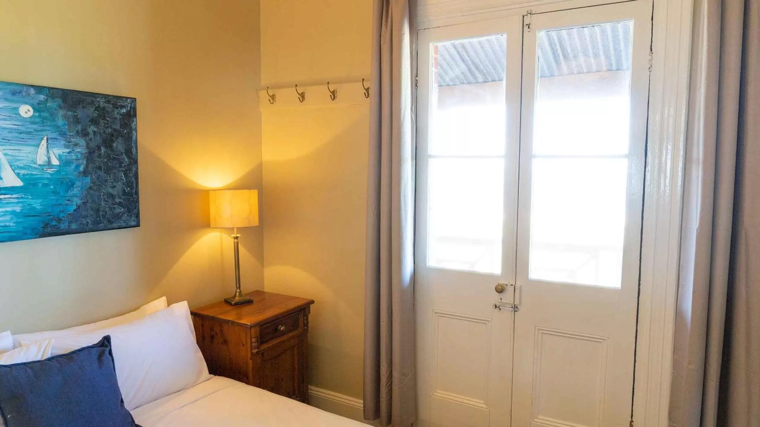 Bed in Anchorage Seafront Hotel