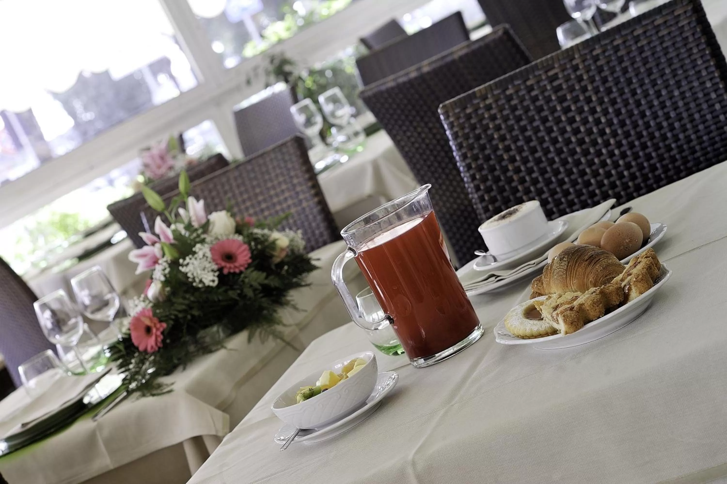 Restaurant/places to eat in Hotel Marinella