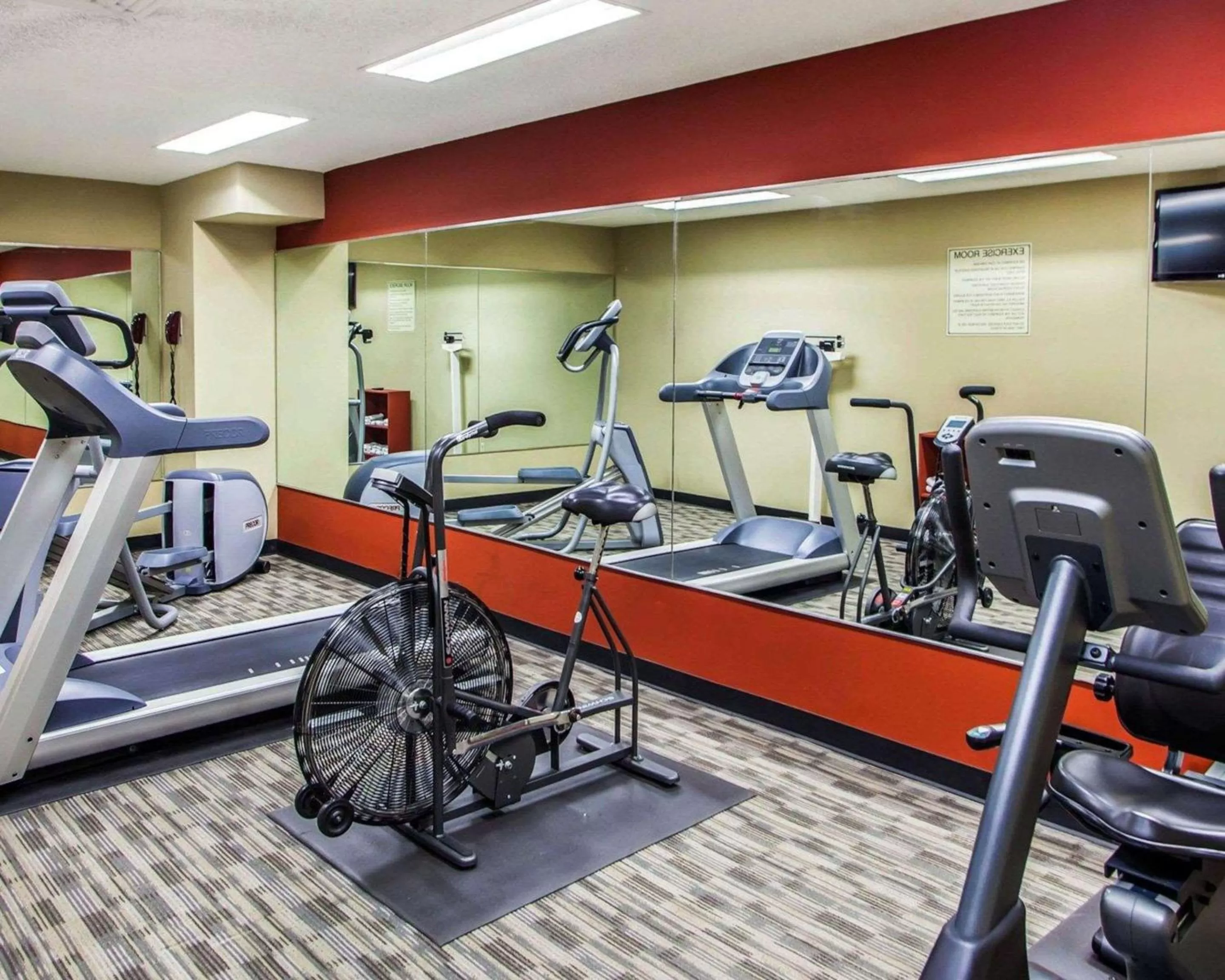 Fitness centre/facilities in Quality Inn & Suites Peoria North
