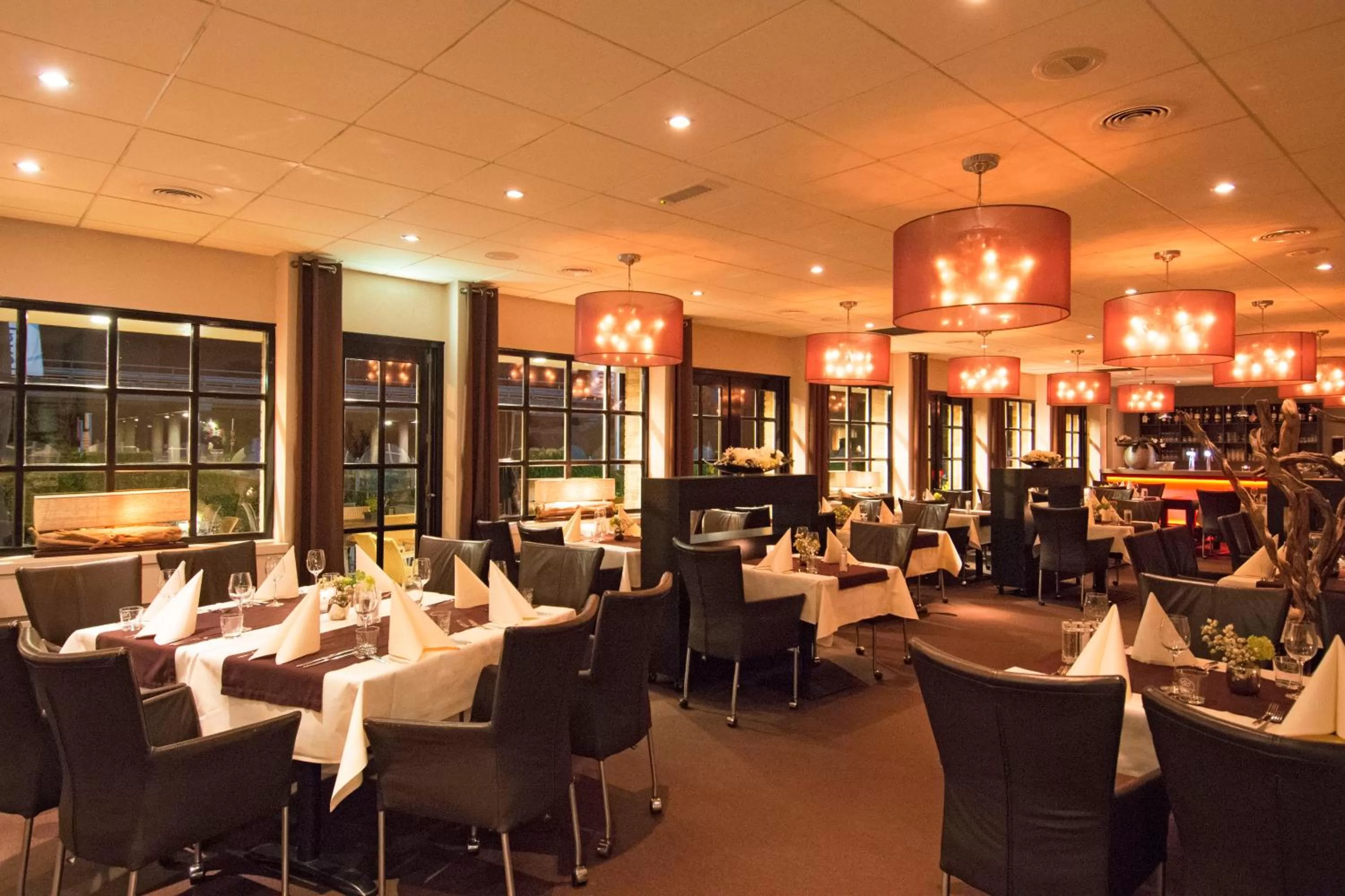 Restaurant/places to eat in Hotel De Zoete Inval Haarlemmerliede