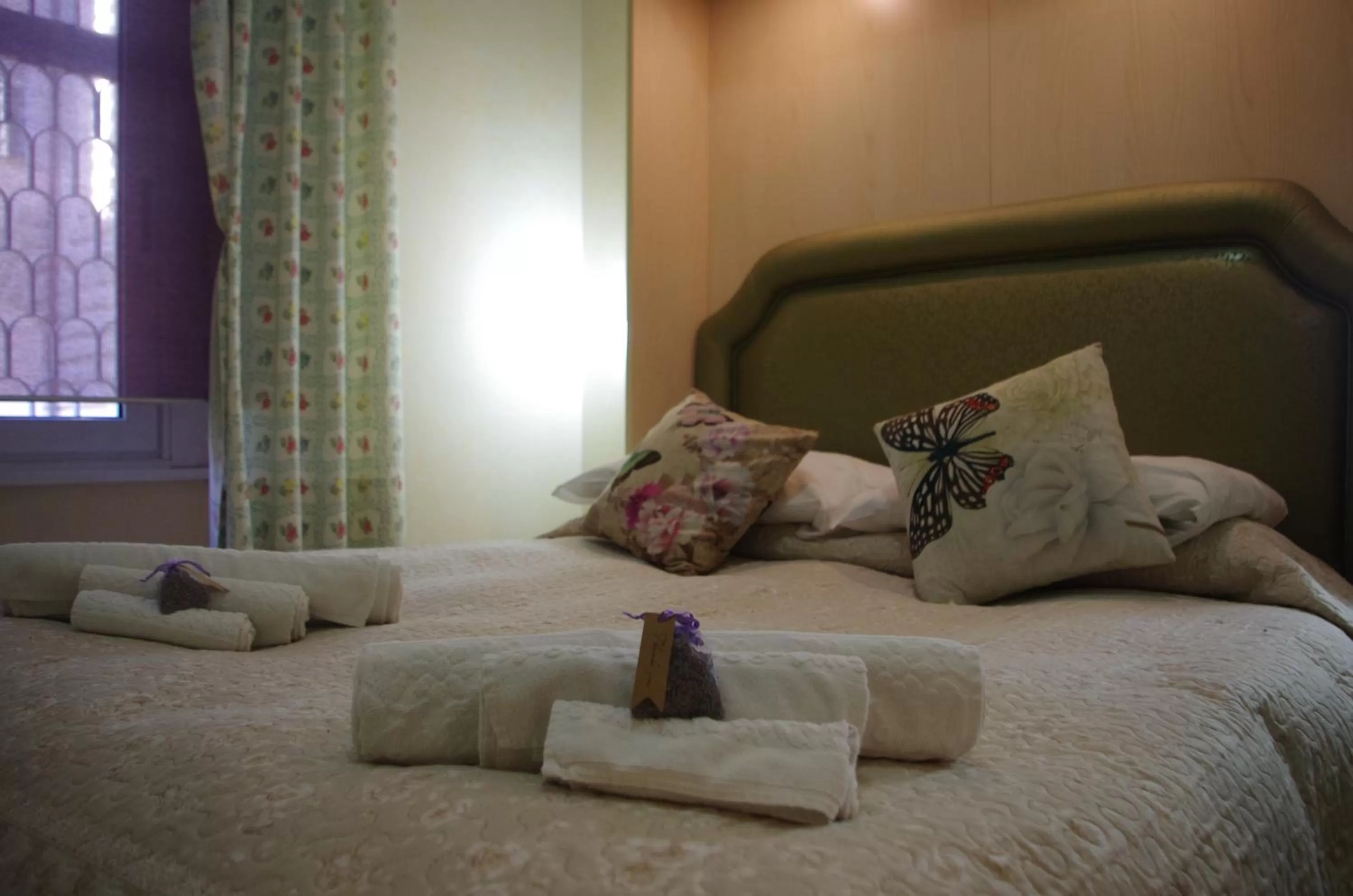 Bed in Tucci's Roma Guest House