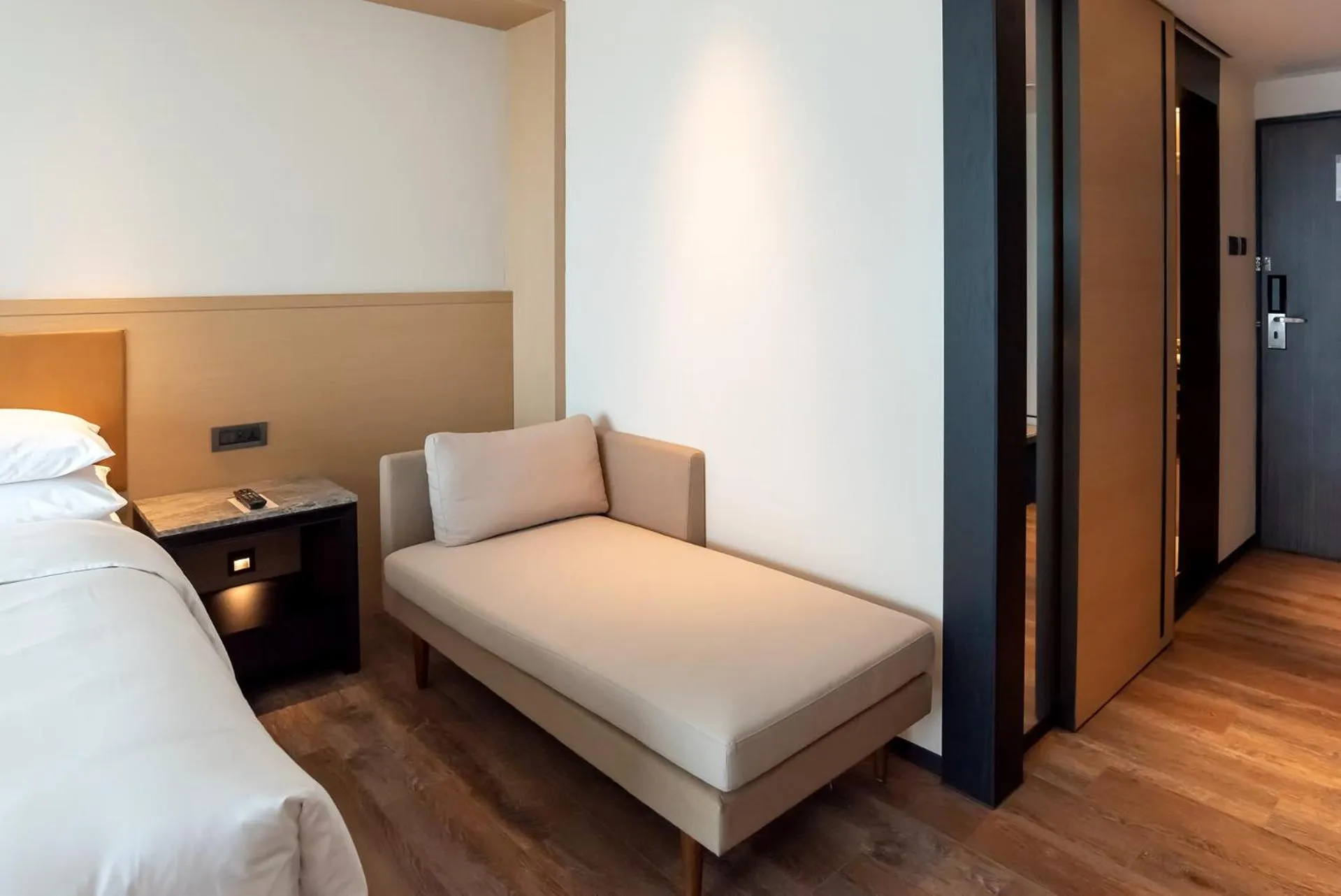 hair dresser, Bed in Sheraton Taoyuan Hotel