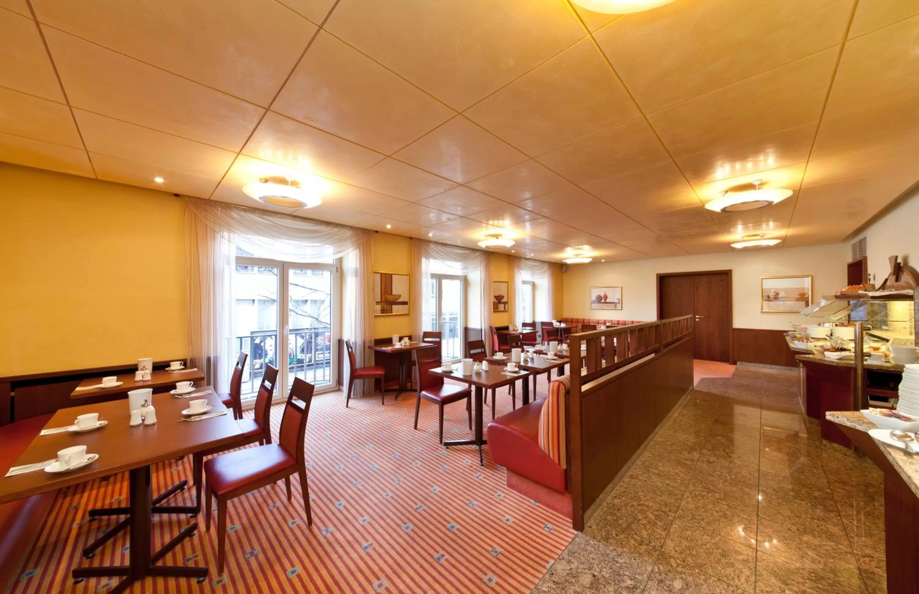 Restaurant/places to eat in Hotel Boulevard