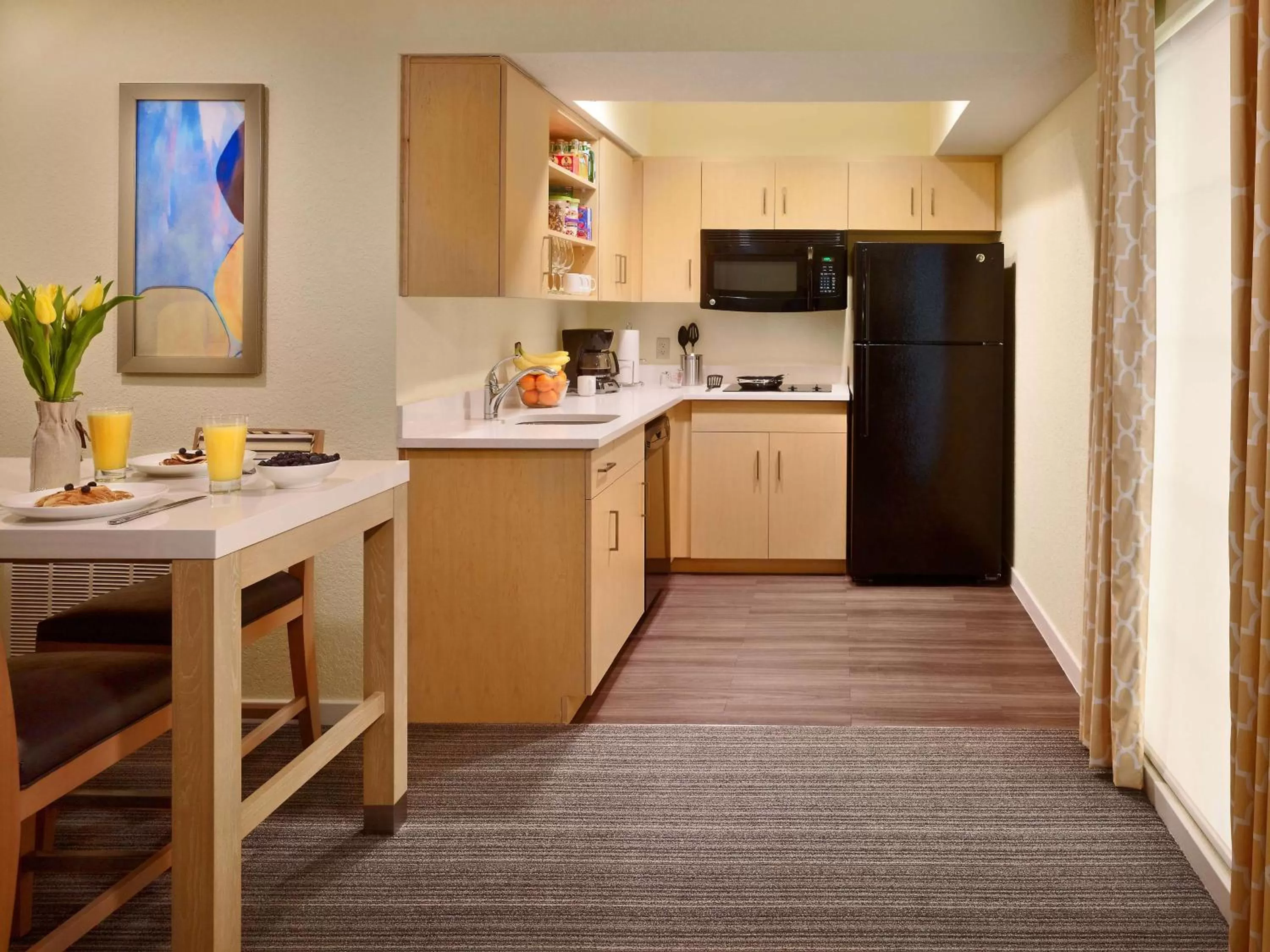 One-Bedroom Queen Suite - Mobility Accessible Roll-In Shower in Sonesta ES Suites Atlanta - Perimeter Center North