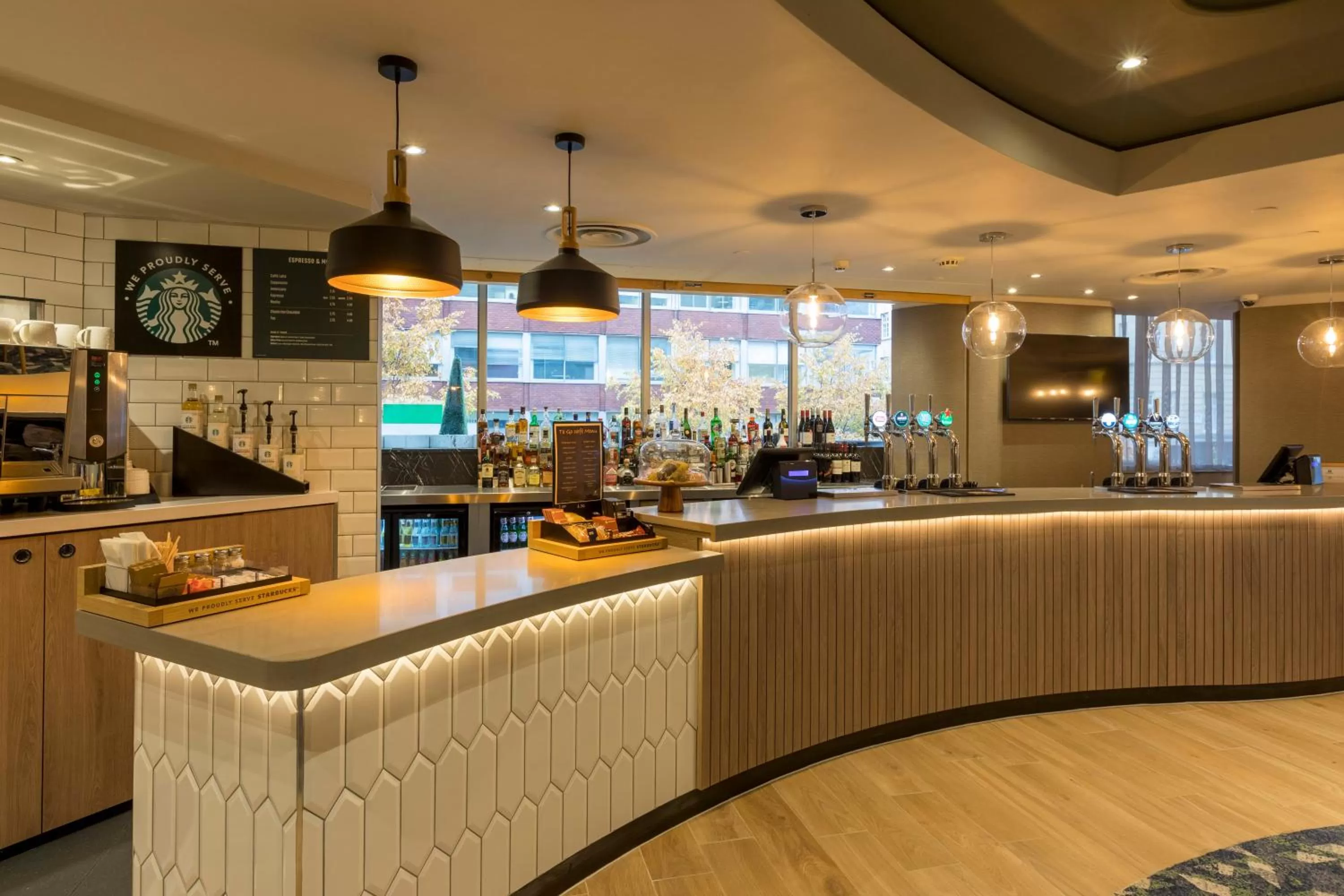 Lounge or bar in Holiday Inn London - Regent's Park by IHG
