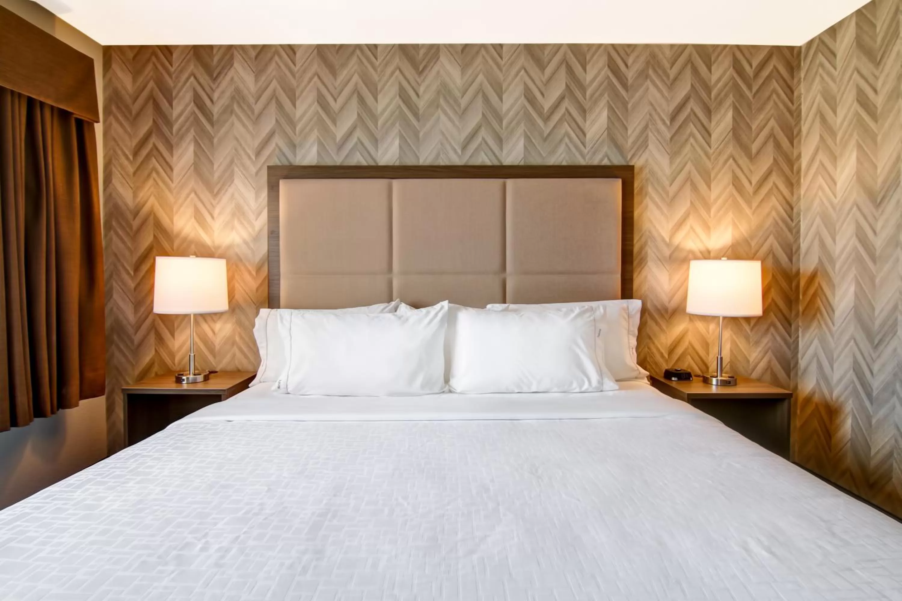 Bedroom, Bed in Canalta Brooks