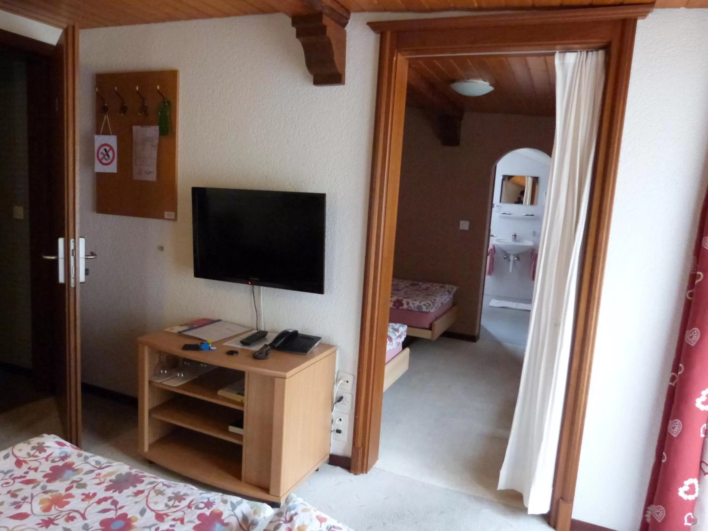 Bedroom, Bed in La Dent-du-Midi Hôtel & Restaurant