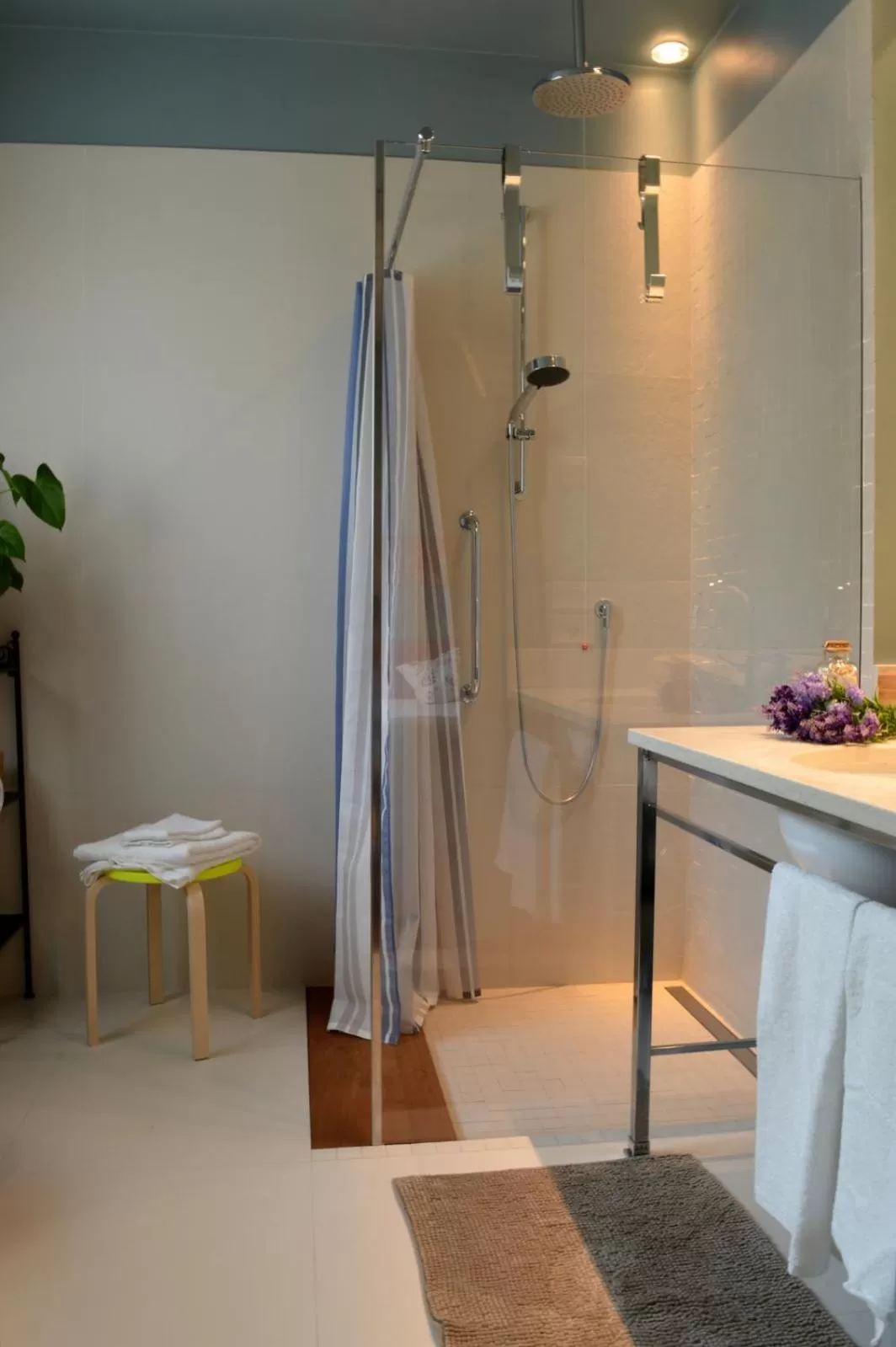 Shower in B&B La Casa di Angela