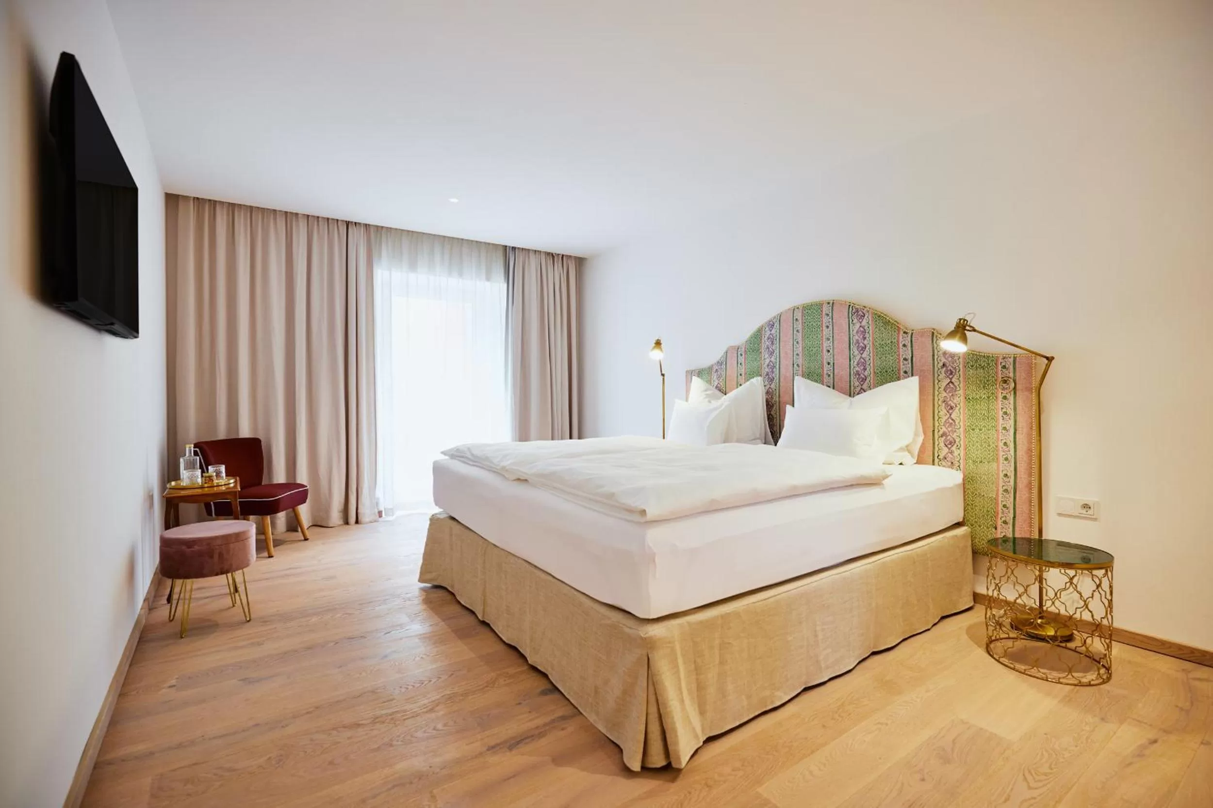 Bed in Boutiquehotel Zum Goldenen Hirschen