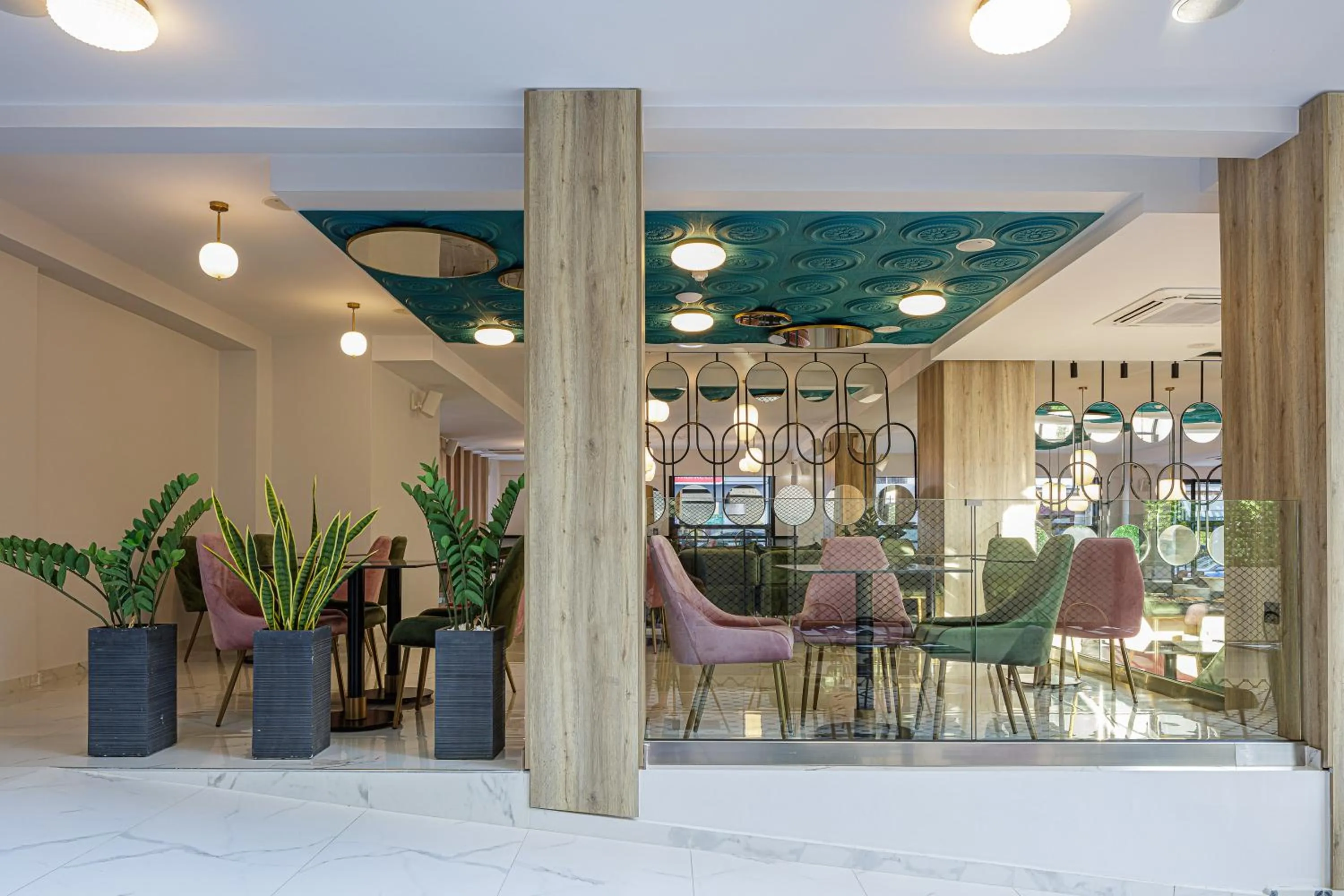 Restaurant/places to eat in Jo An Palace