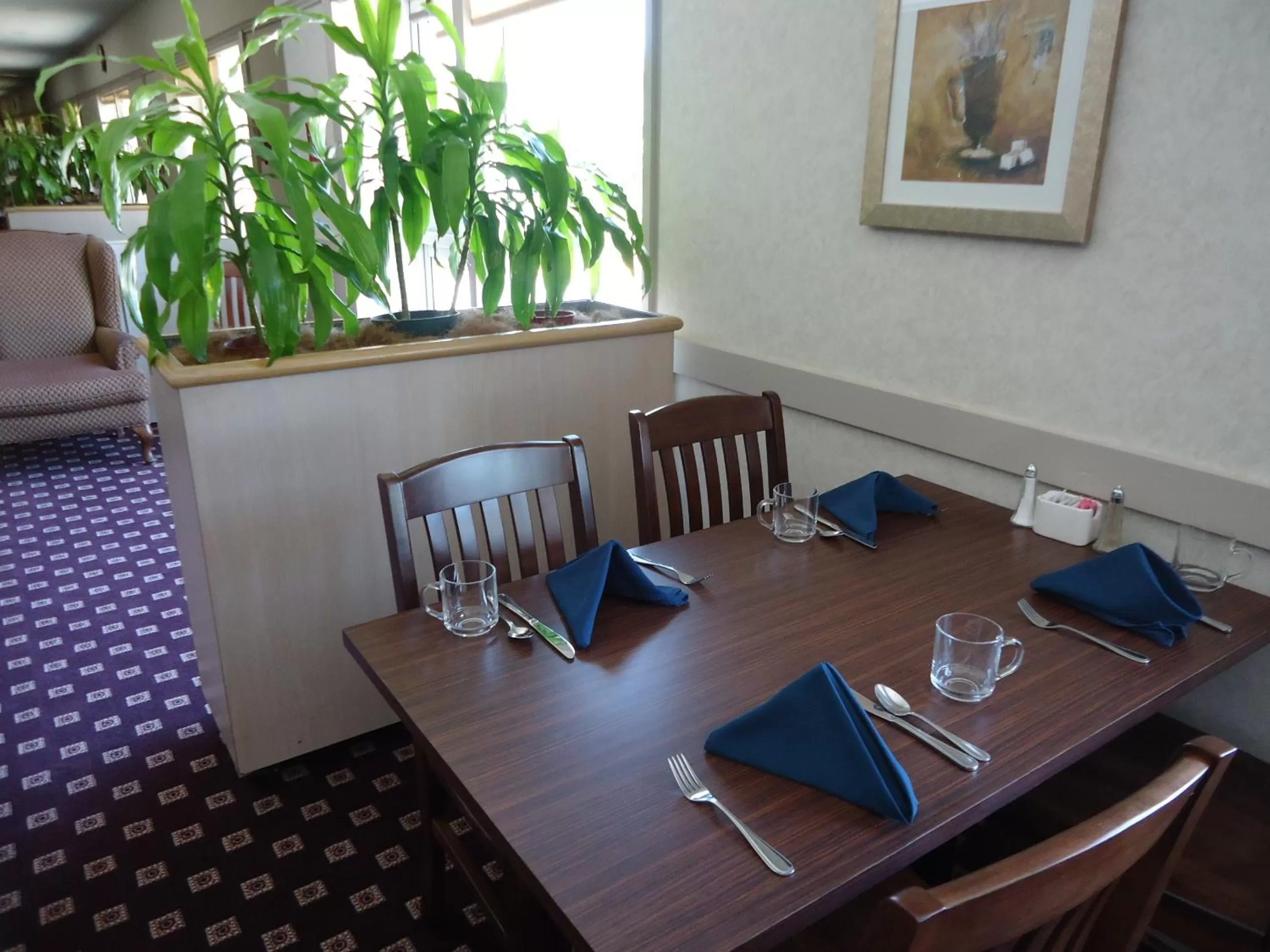 Restaurant/places to eat in Ramada by Wyndham Trenton