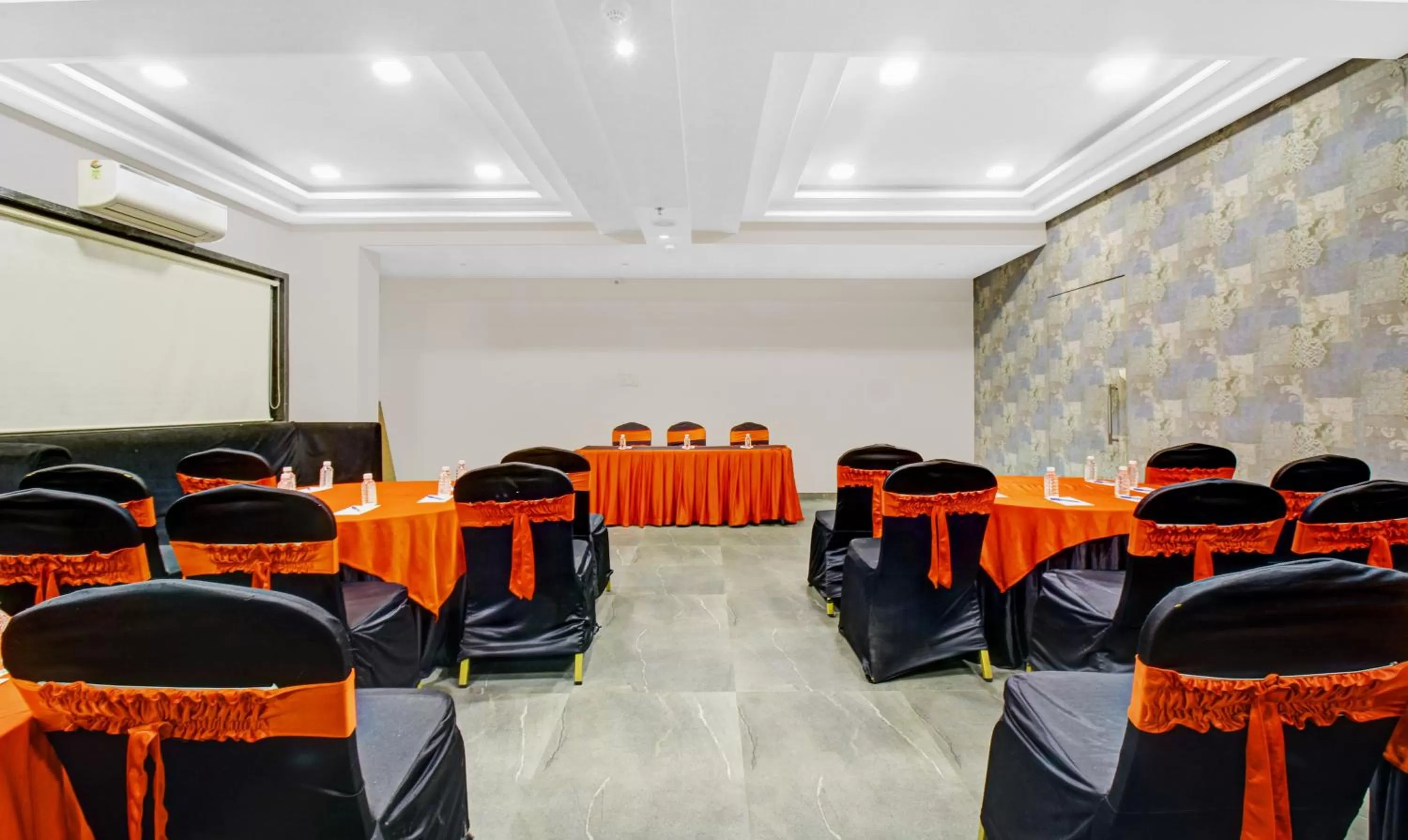 Meeting/conference room in Treebo Premium Brijinn