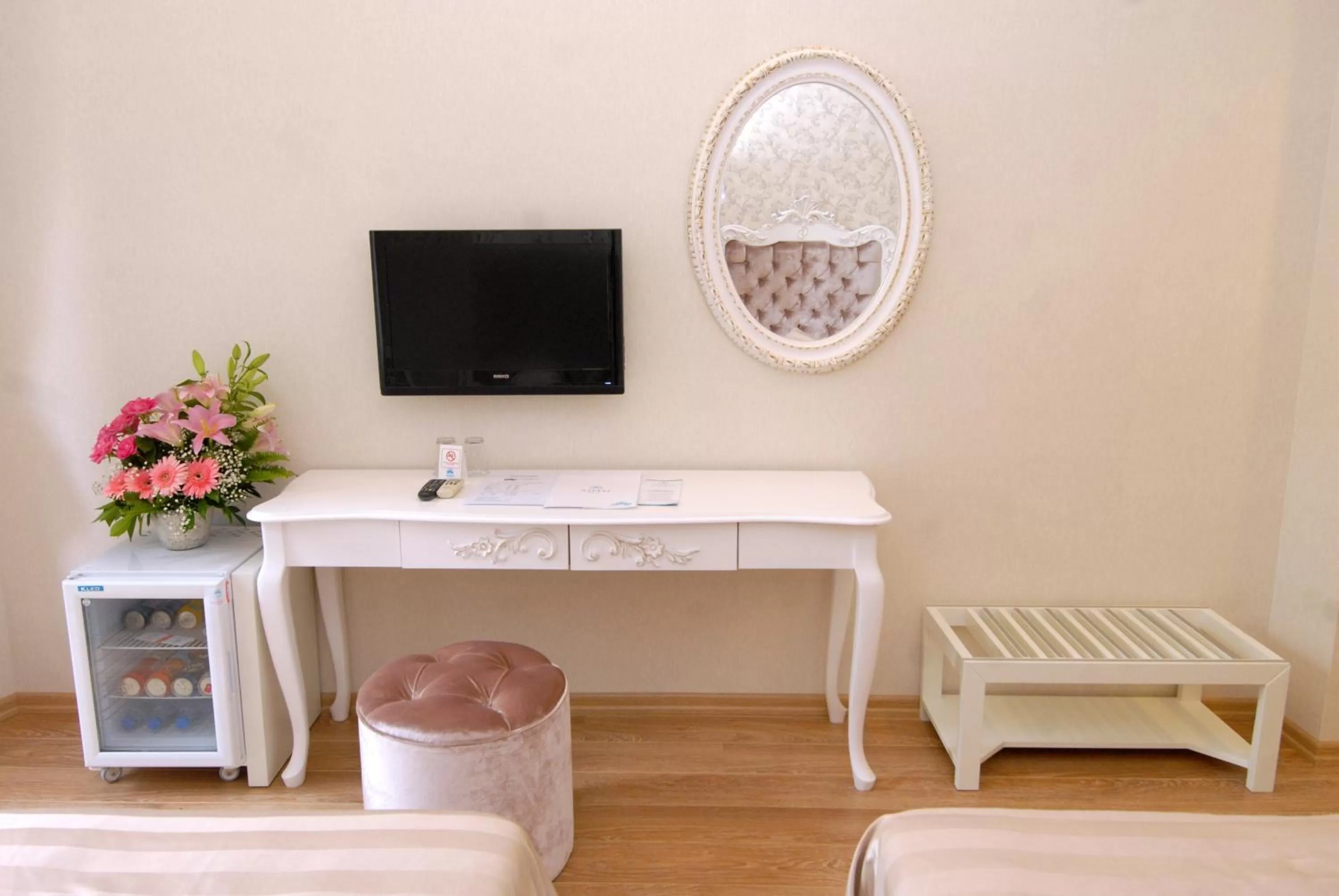 TV and multimedia in Aspen Hotel Kaleiçi