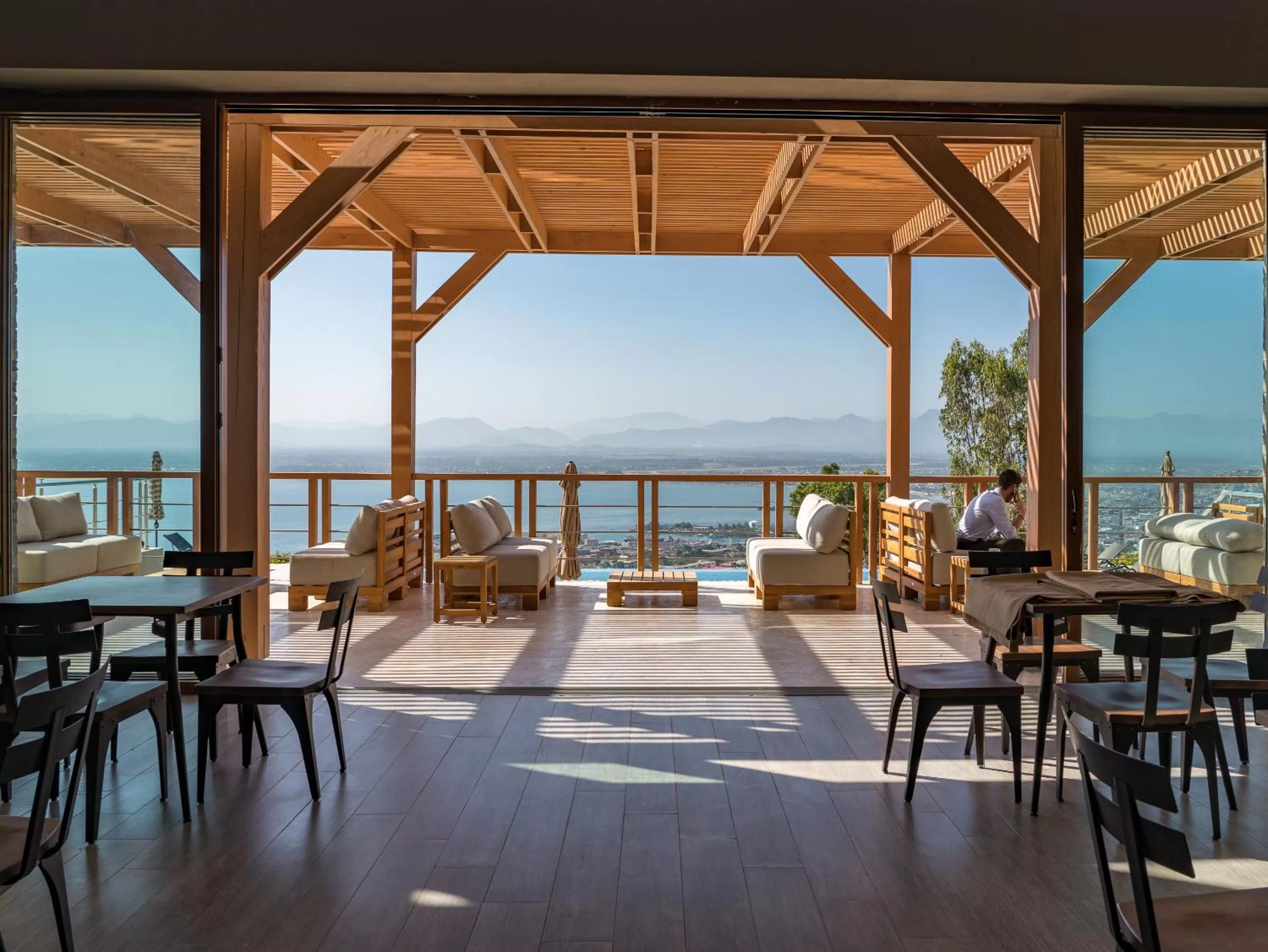 Restaurant/places to eat in Satama Hotel