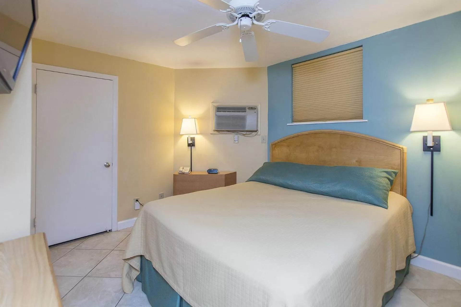 Bedroom, Bed in Sea Club IV Resort