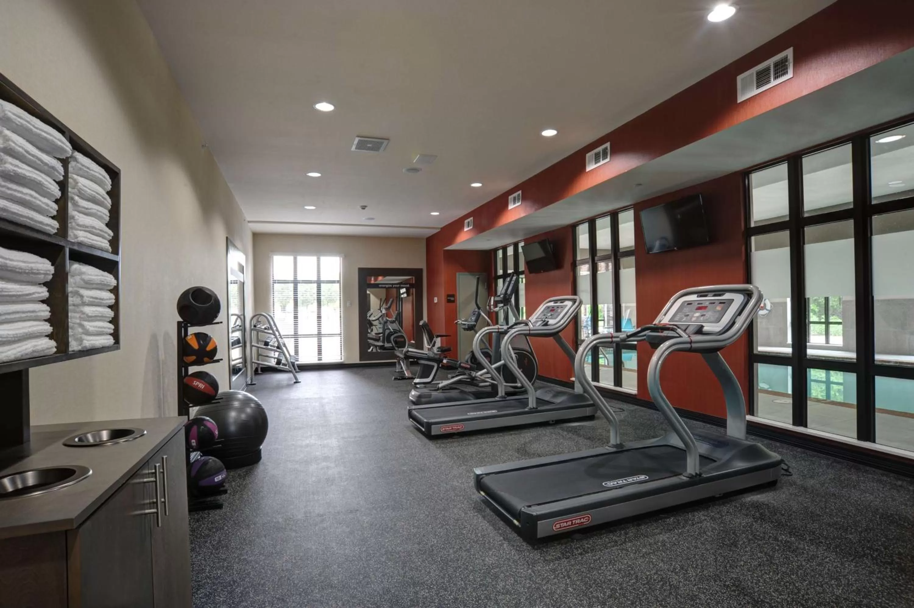 Fitness centre/facilities in Hampton Inn & Suites Ardmore